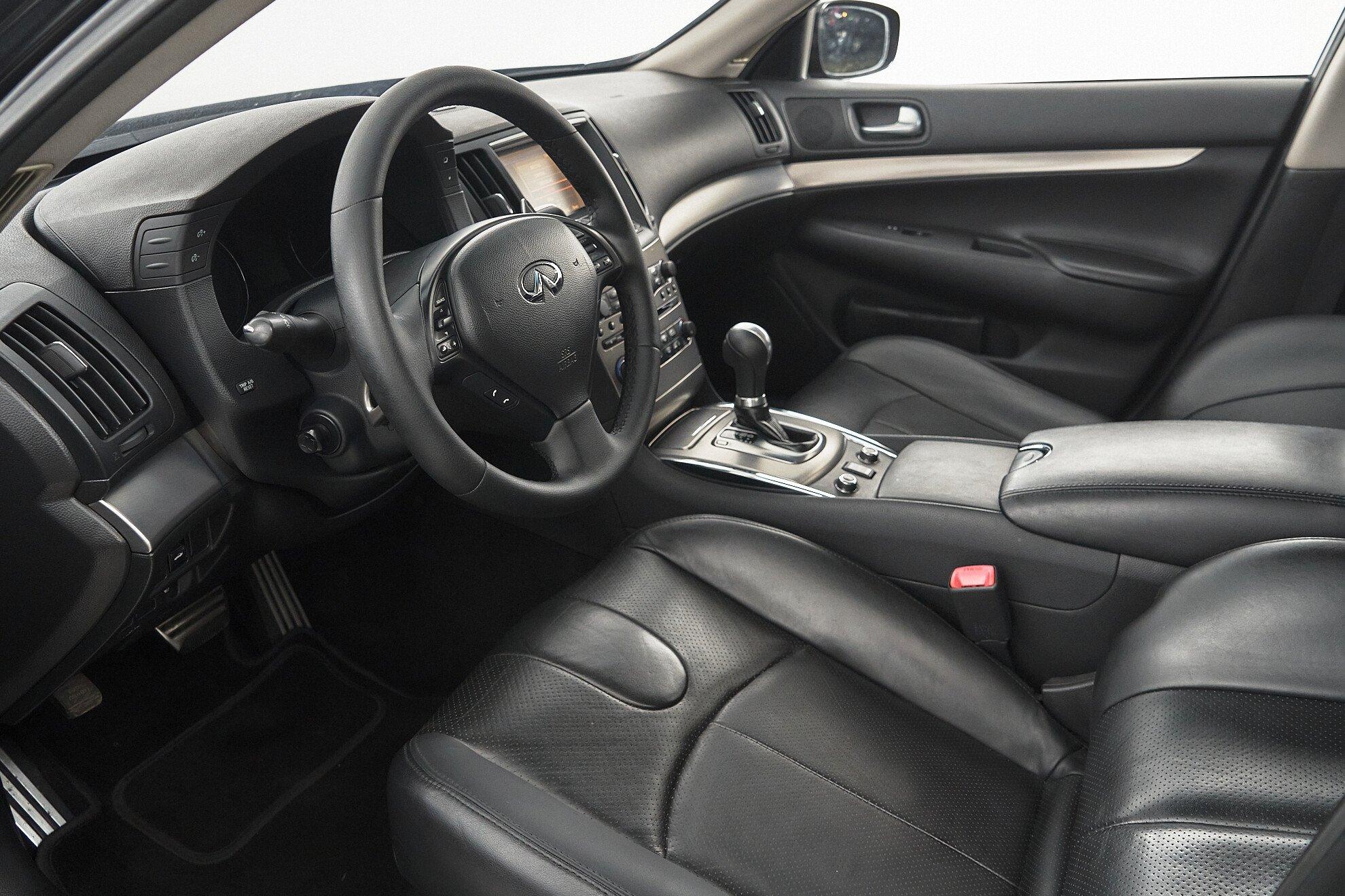Infiniti G 2010, черный
