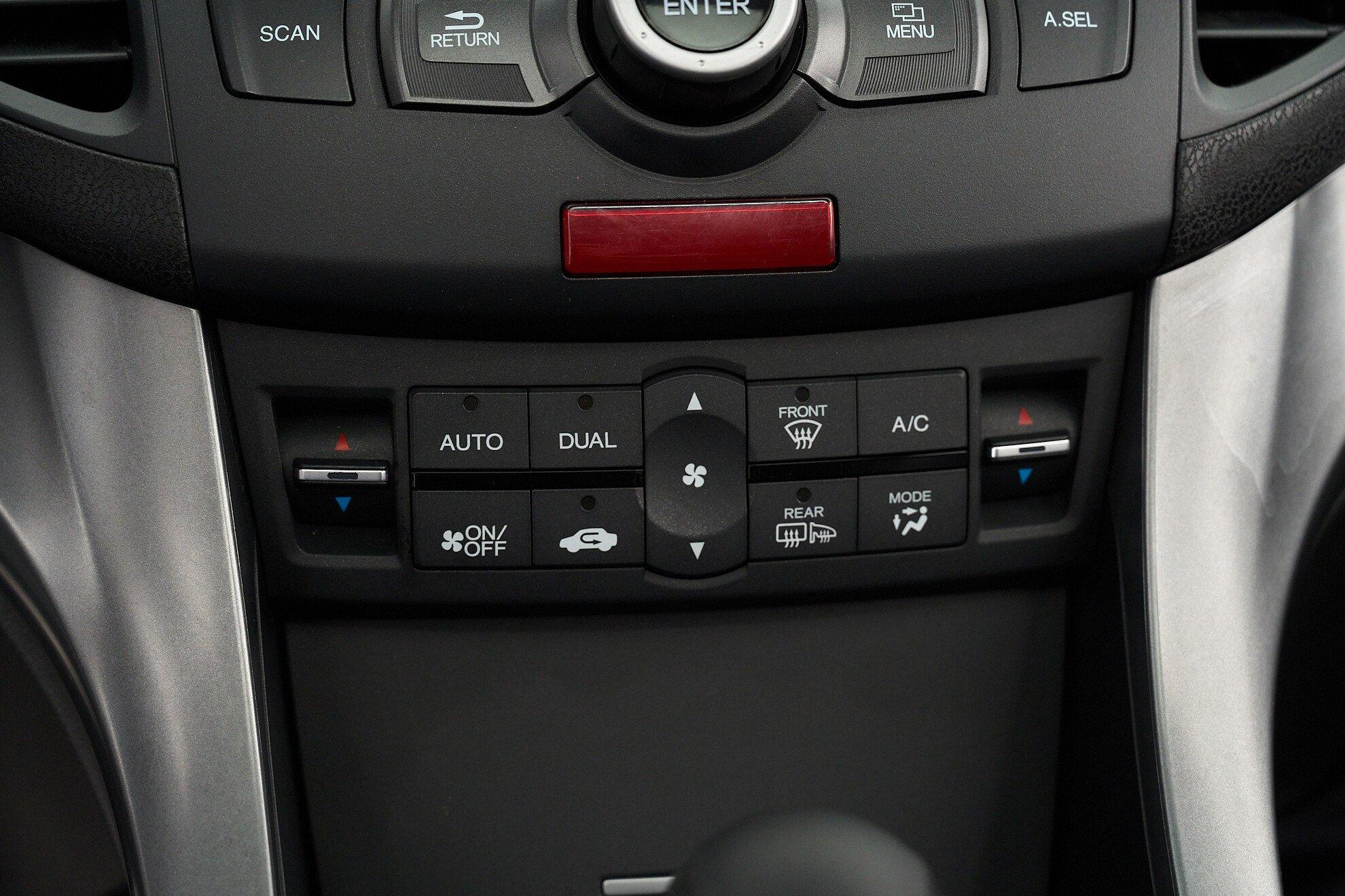 Honda Accord 2012, белый