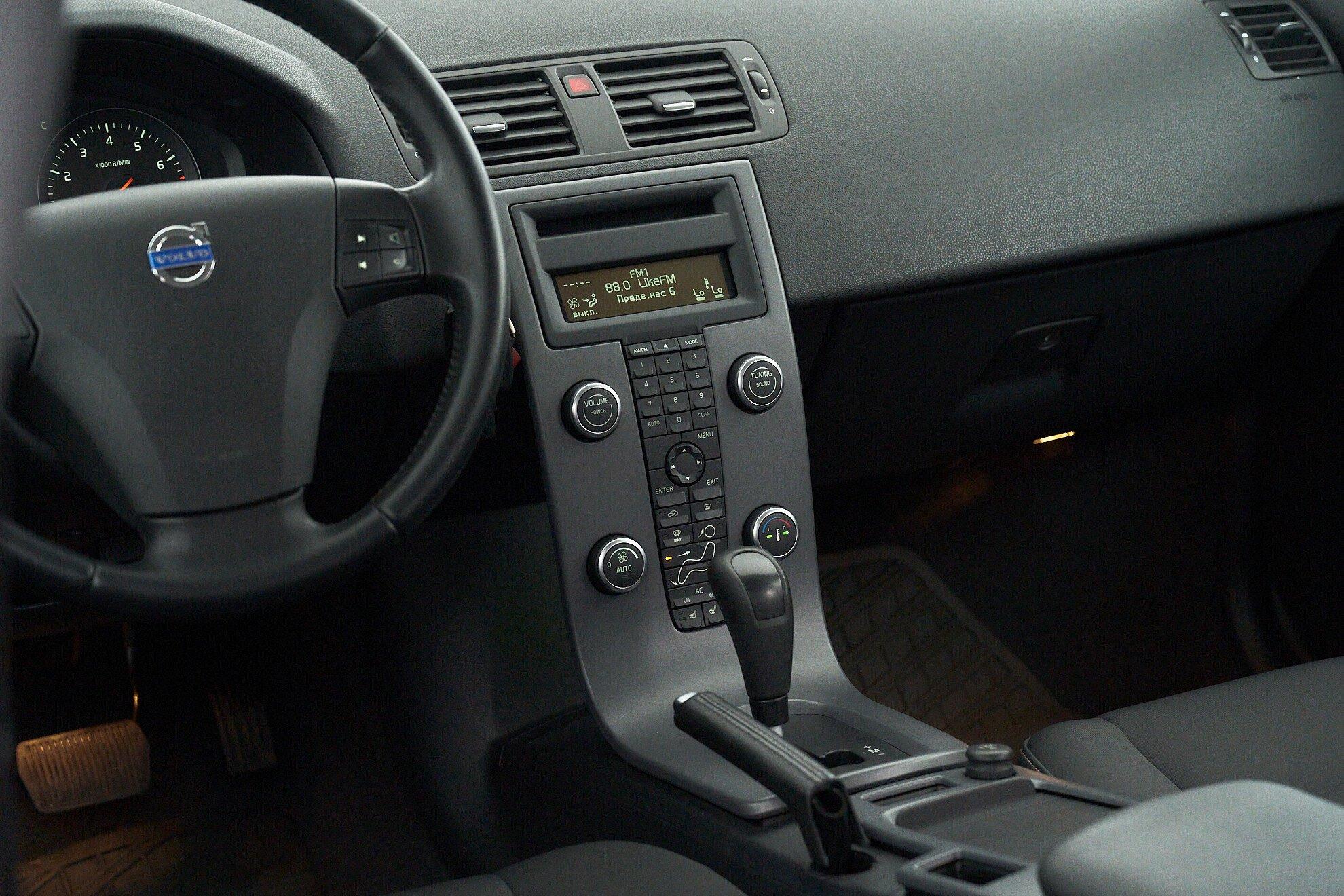 Volvo S40 2012, черный
