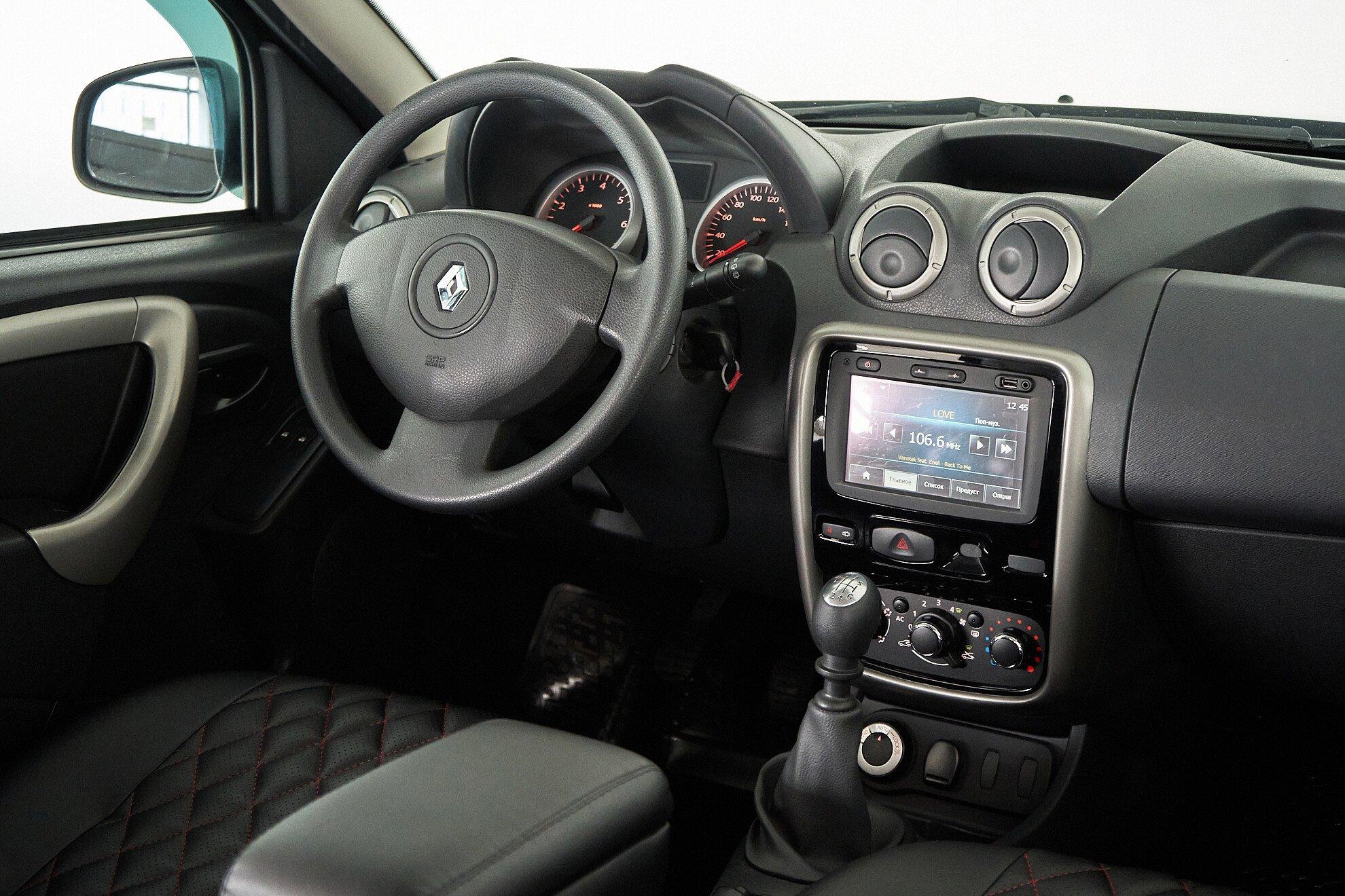 Renault Duster 2015, черный