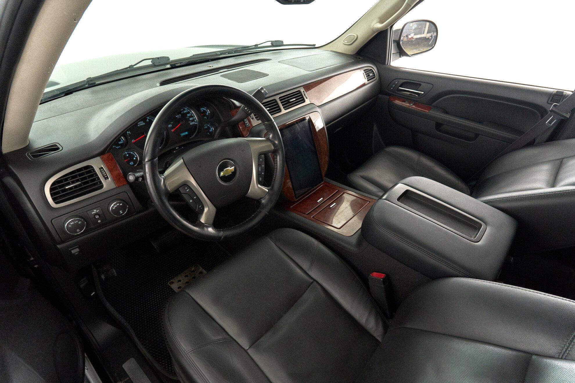 Chevrolet Tahoe 2013, черный