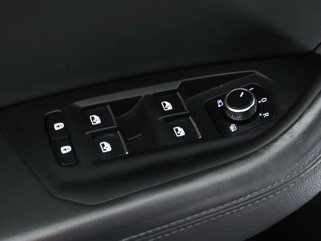 Volkswagen Touareg 2020, белый