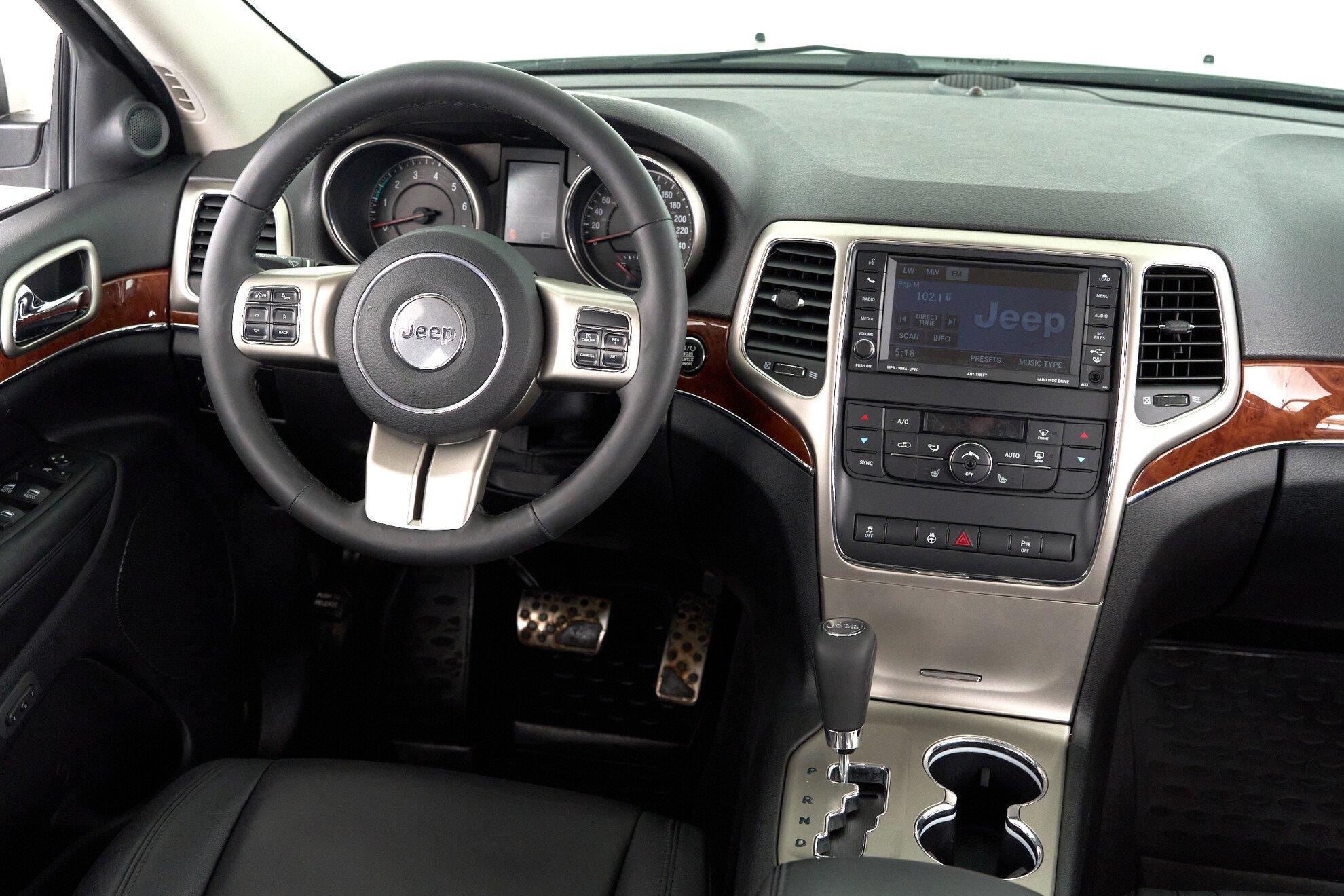 Jeep Grand Cherokee 2011, белый
