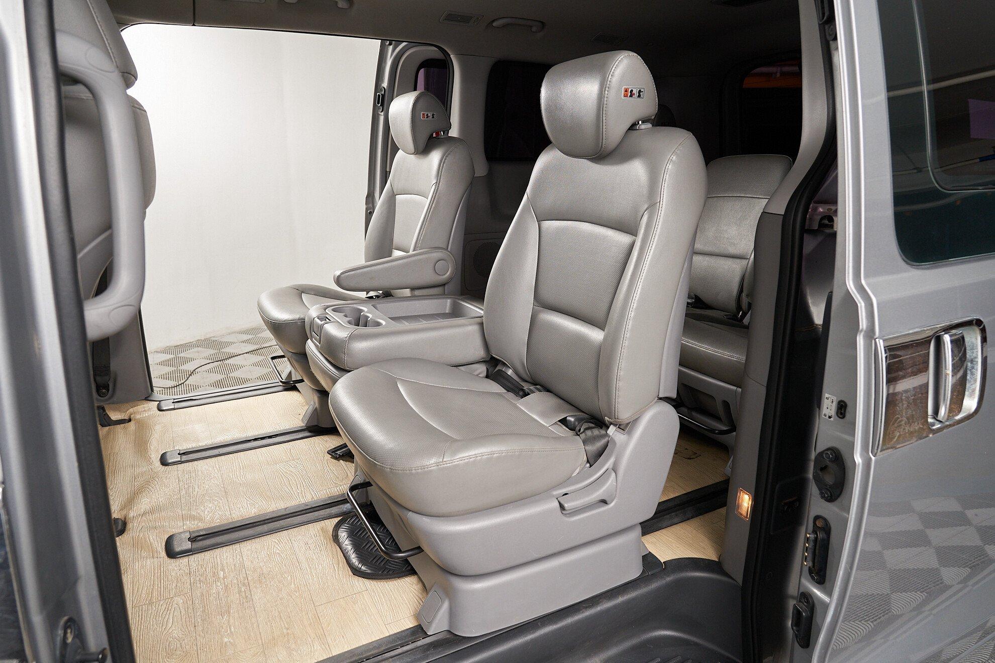 Hyundai Grand Starex 2016, серебряный
