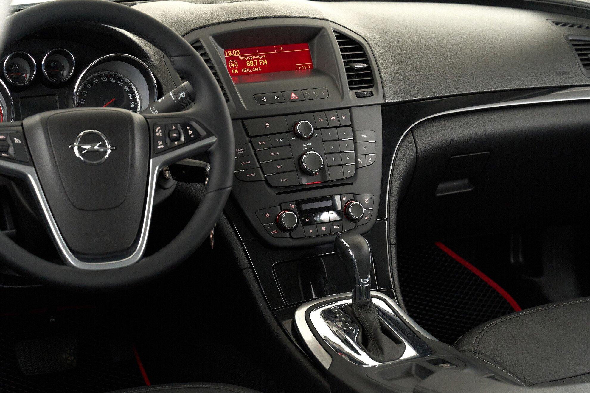 Opel Insignia 2012, коричневый