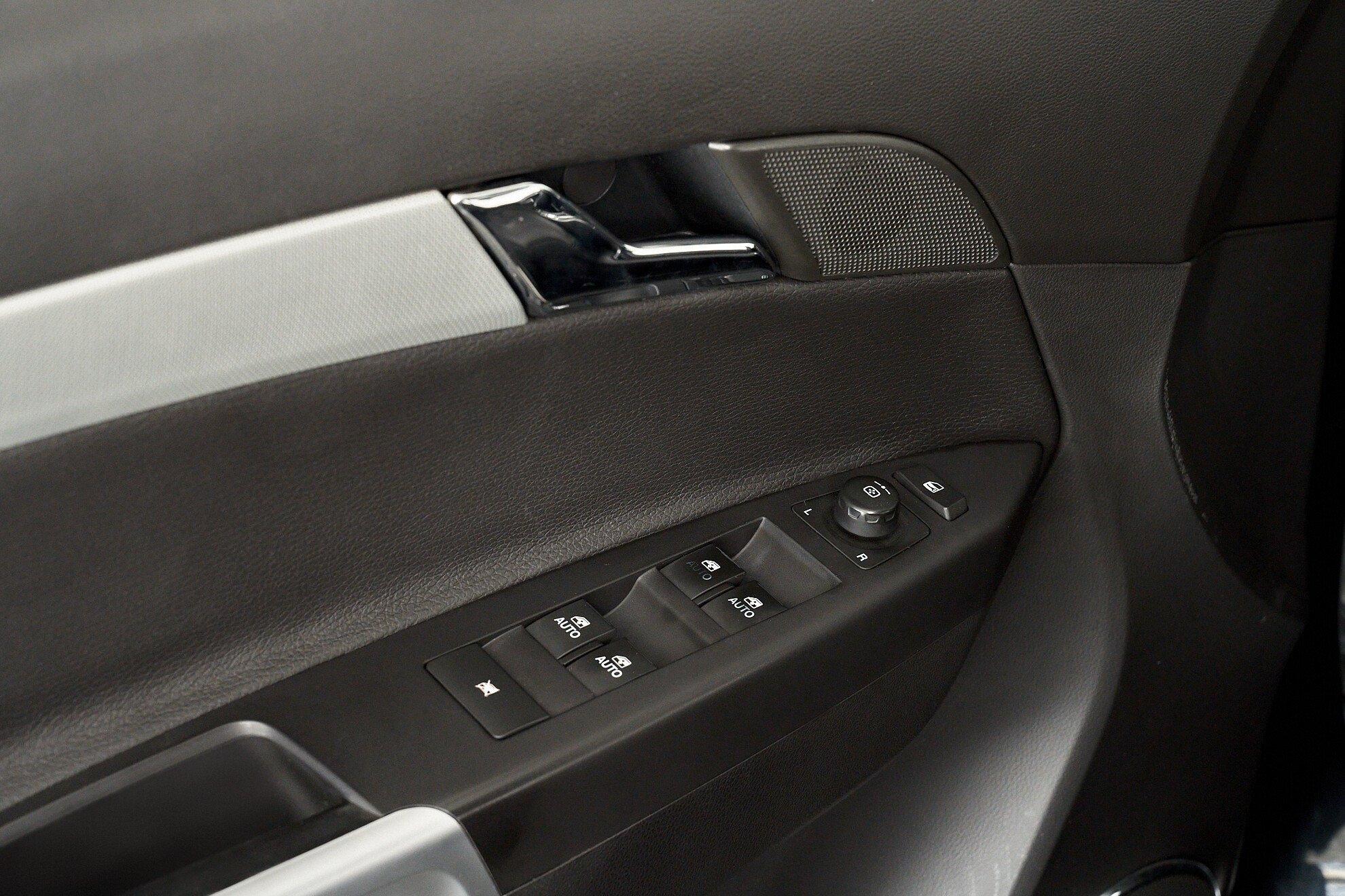 Opel Antara 2012, черный