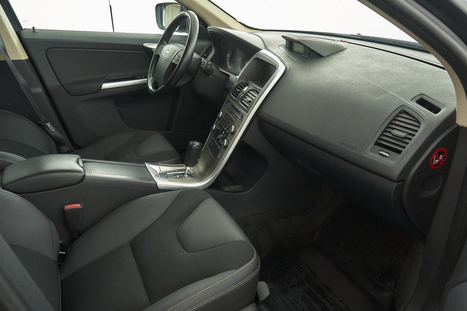 Volvo XC60 2013, серый