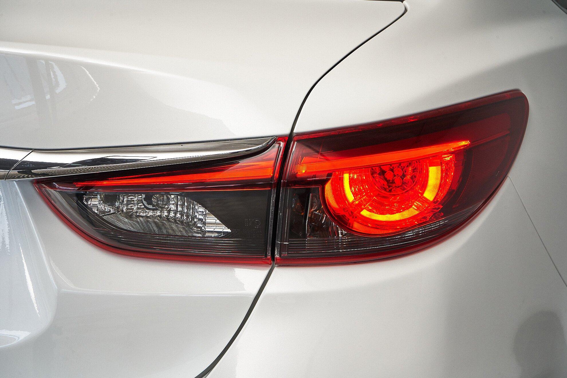 Mazda 6 2016, белый