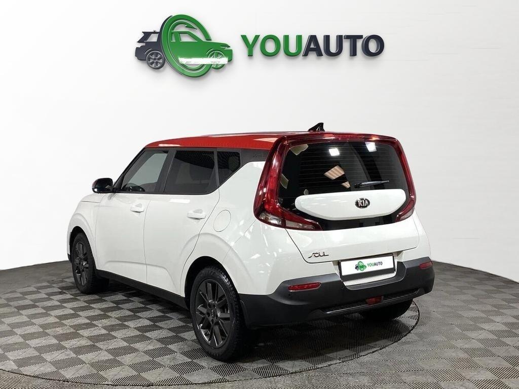 Kia Soul 2022, белый