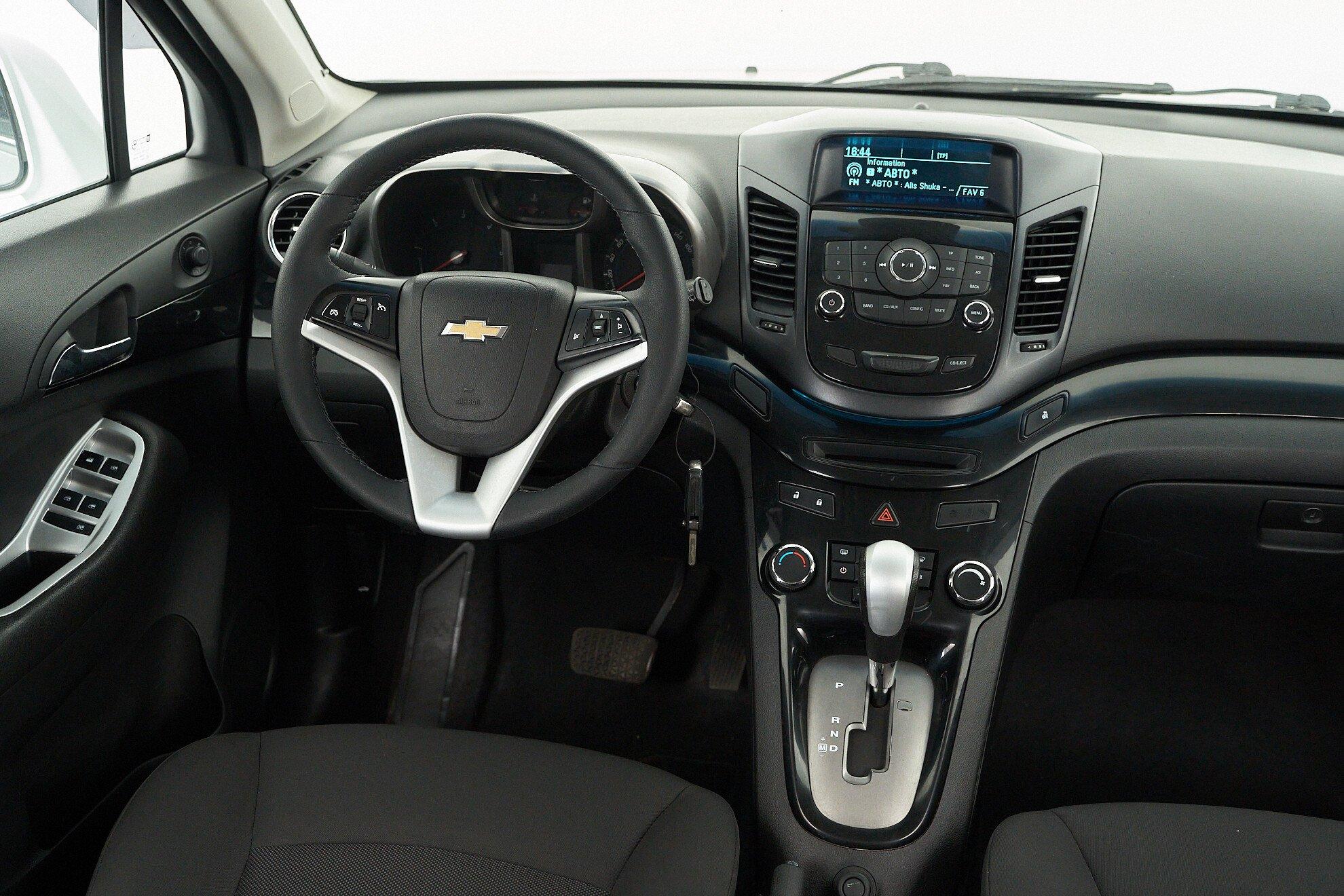 Chevrolet Orlando 2013, белый