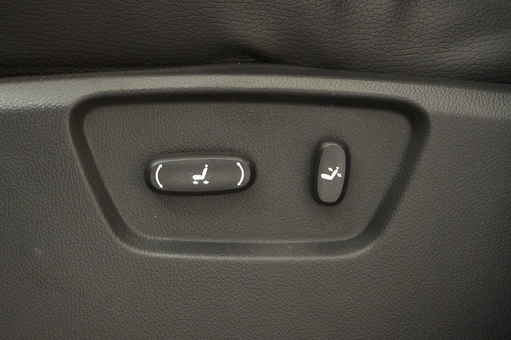 Opel Antara 2013, белый