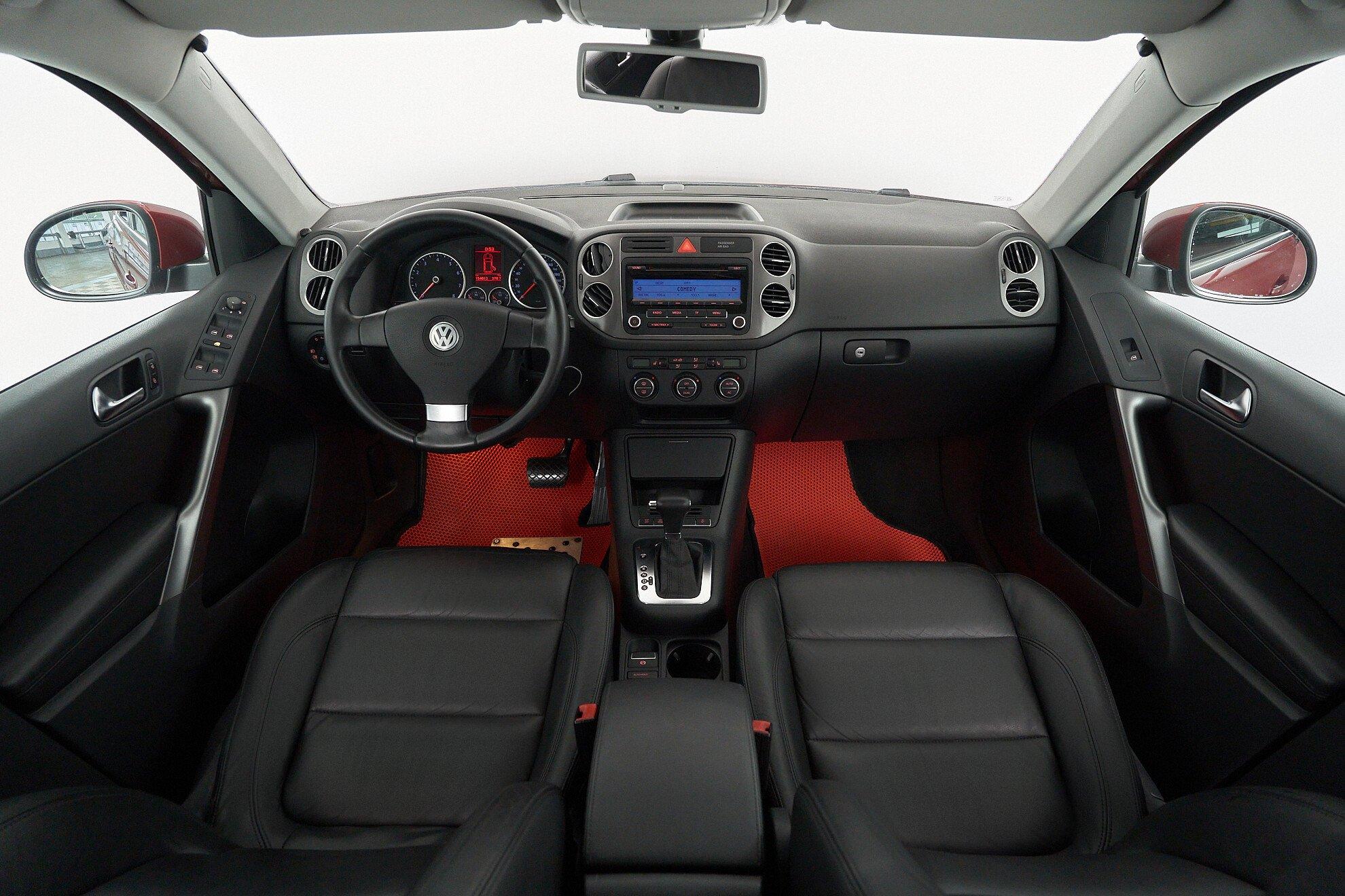 Volkswagen Tiguan 2009, красный