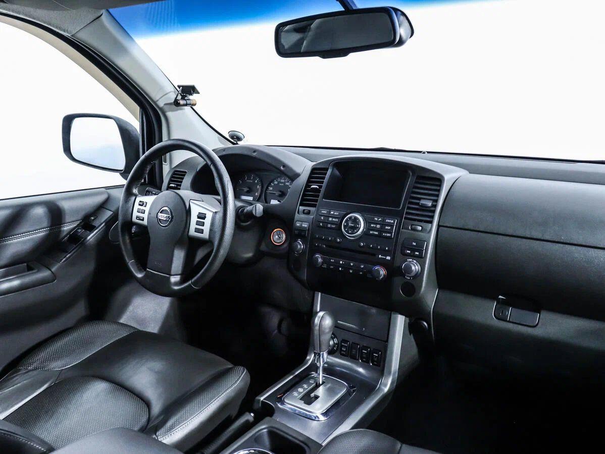 Nissan Navara (Frontier) 2012, коричневый
