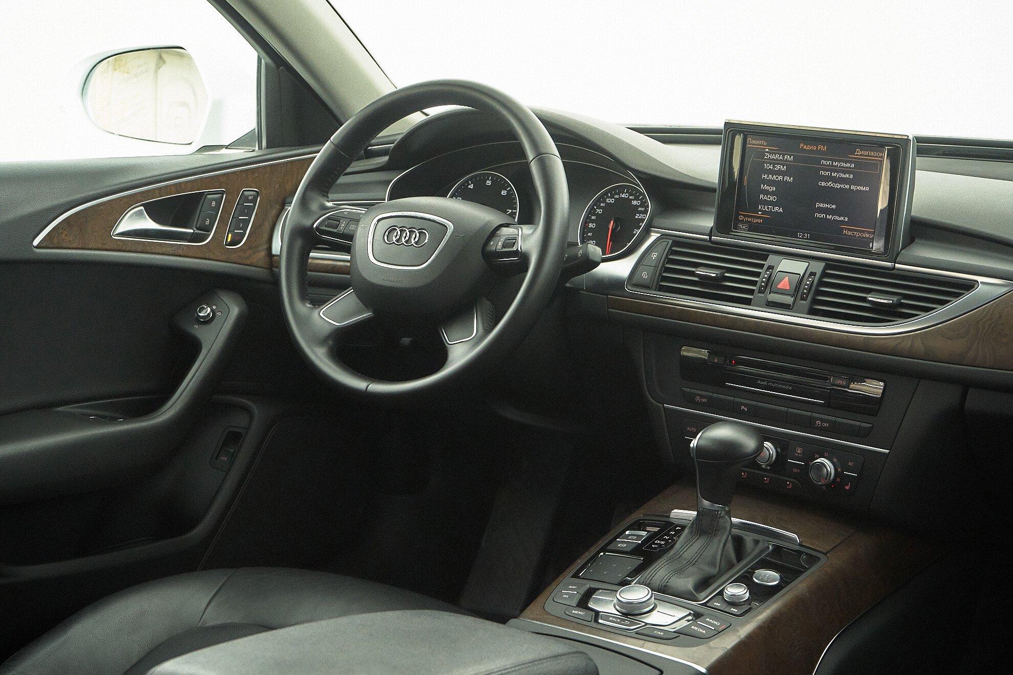 Audi A6 2011, белый