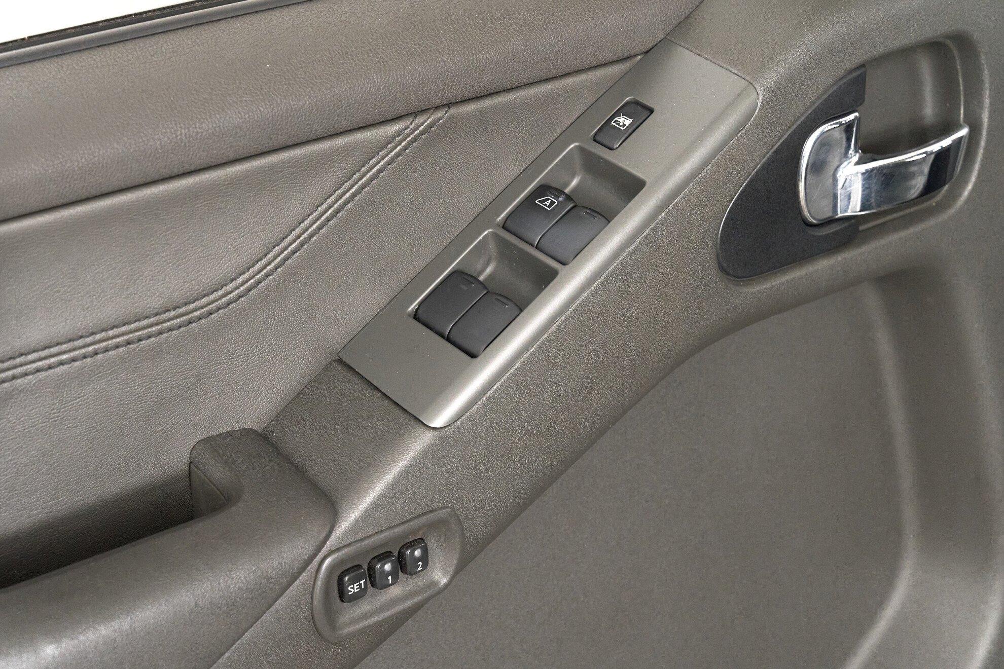 Nissan Pathfinder 2009, серебряный