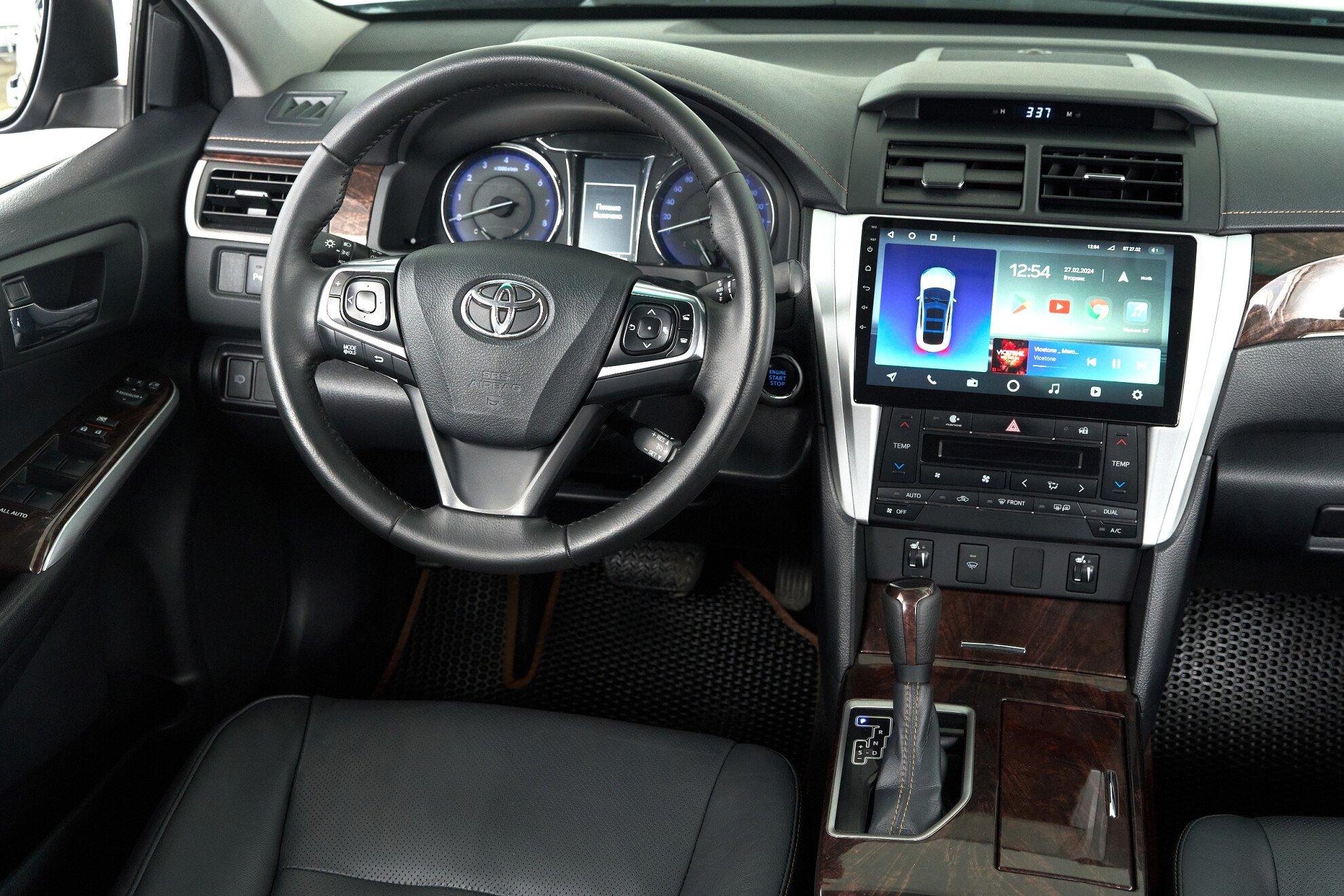 Toyota Camry 2016, черный