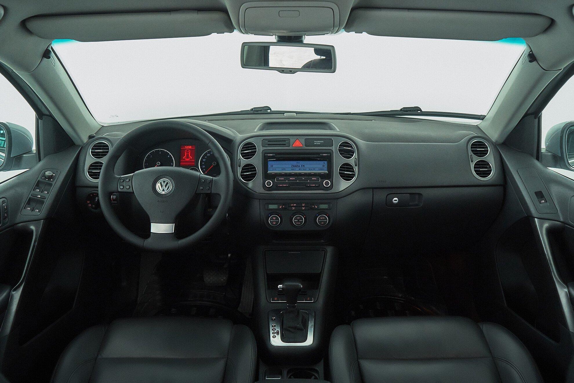 Volkswagen Tiguan 2009, серебряный