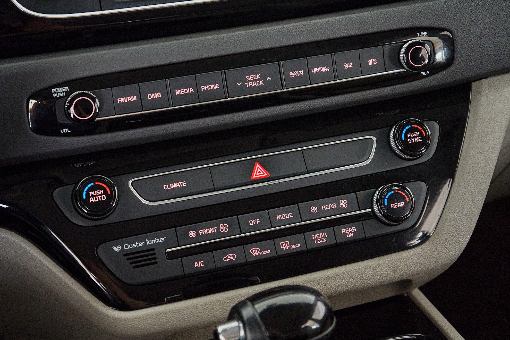 Kia Carnival 2016, черный