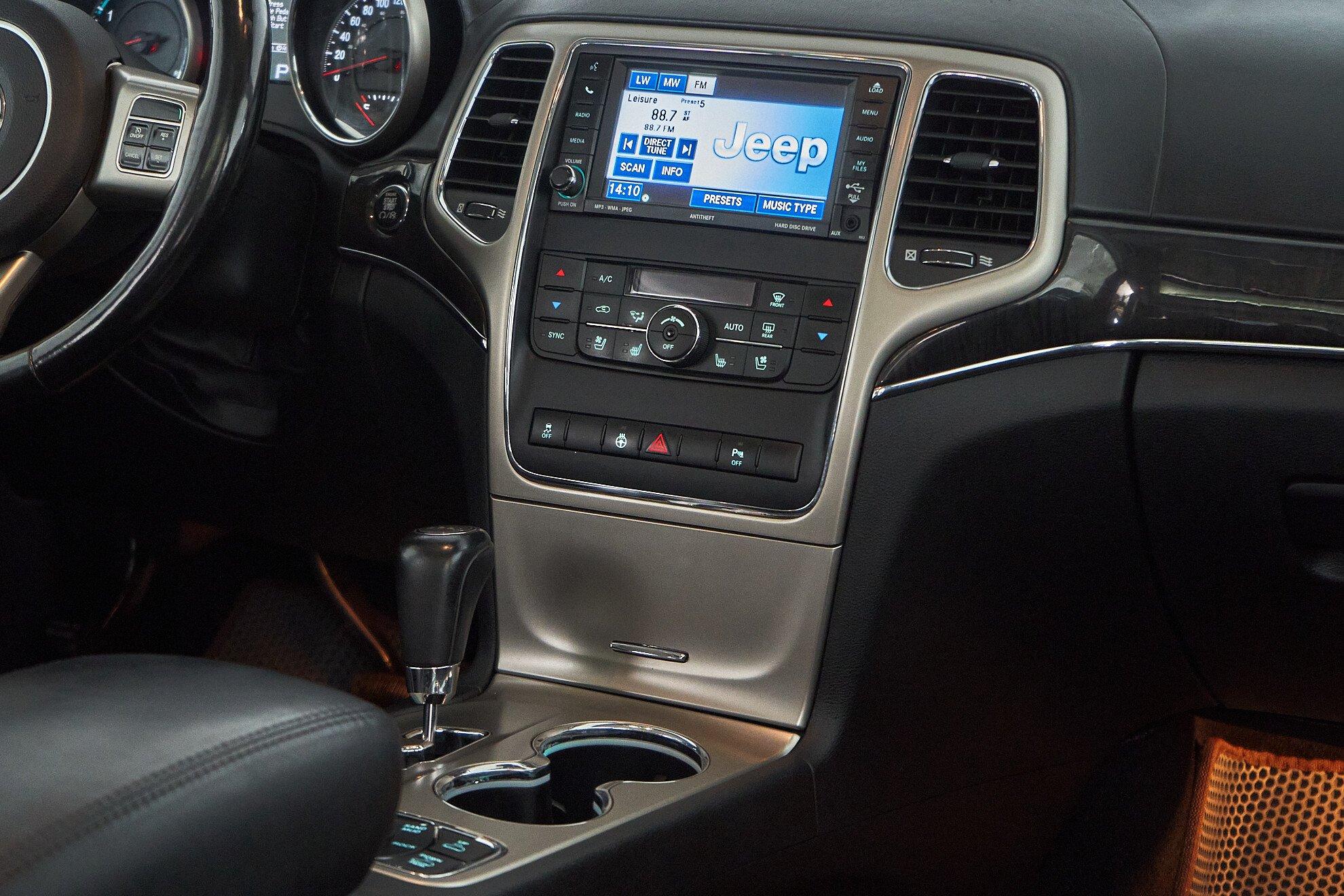 Jeep Grand Cherokee 2011, серый