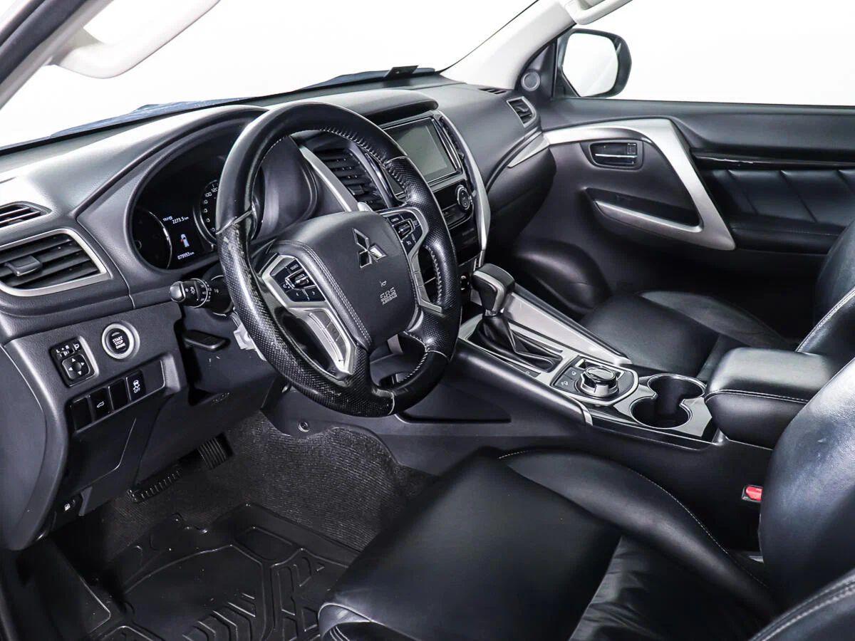 Mitsubishi Pajero Sport 2019, белый