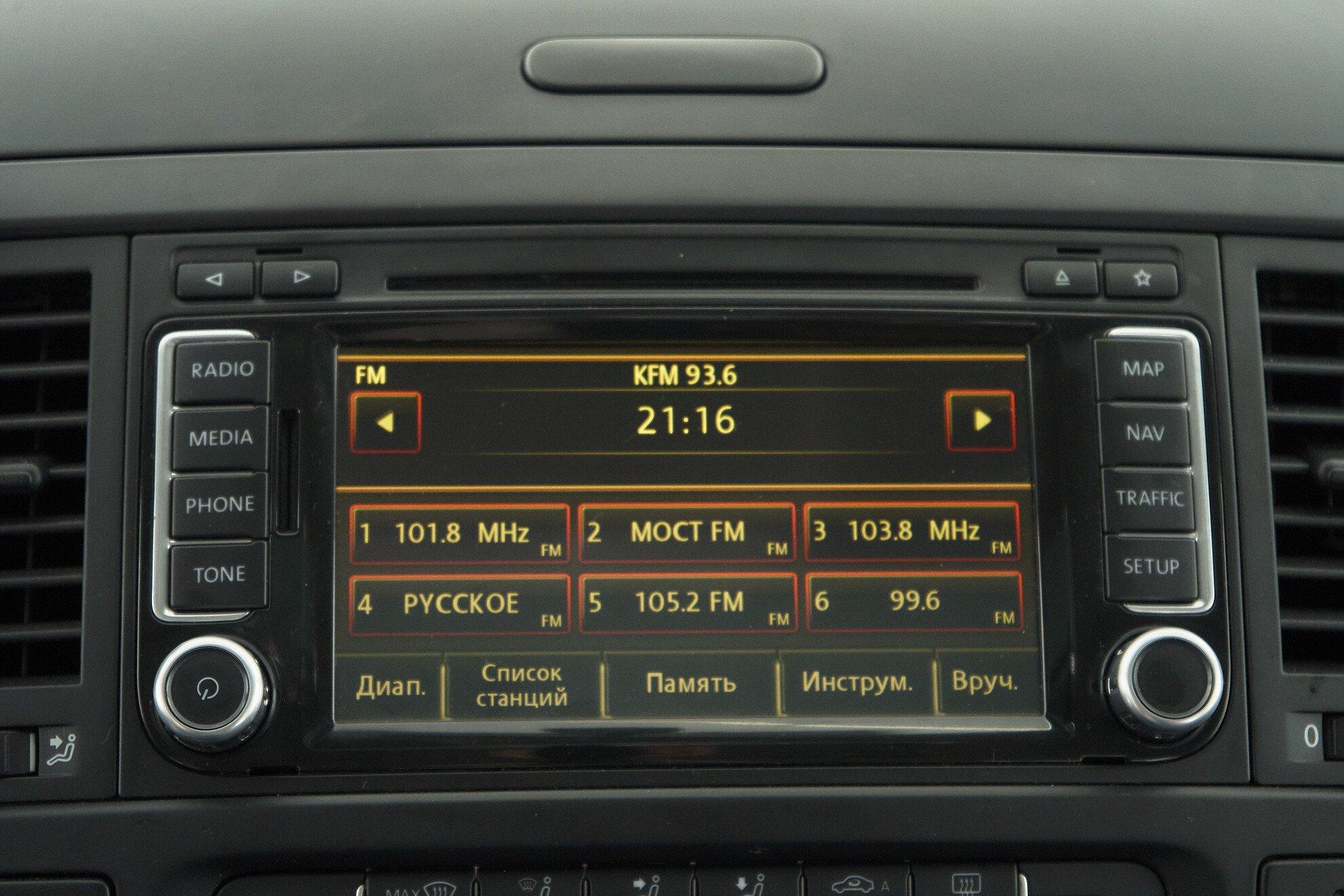 Volkswagen Multivan 2010, коричневый