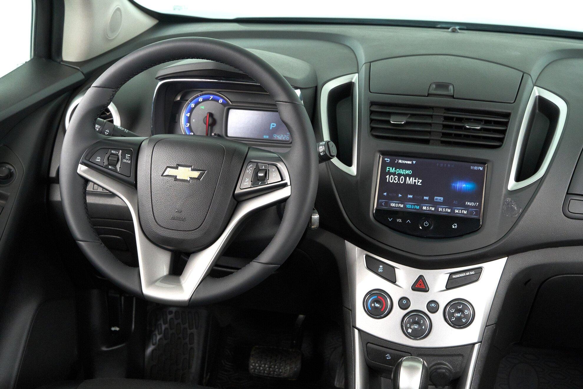 Chevrolet Tracker 2016, коричневый