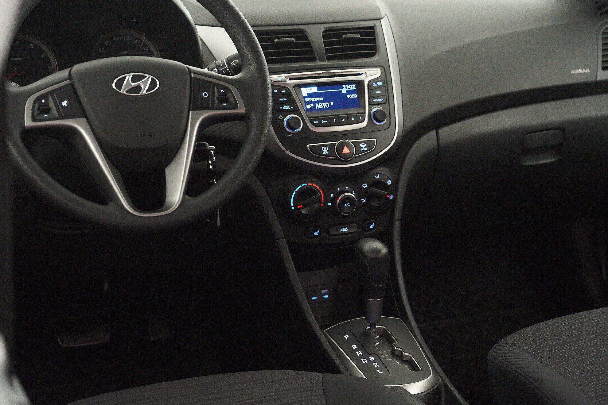 Hyundai Solaris 2015, серый