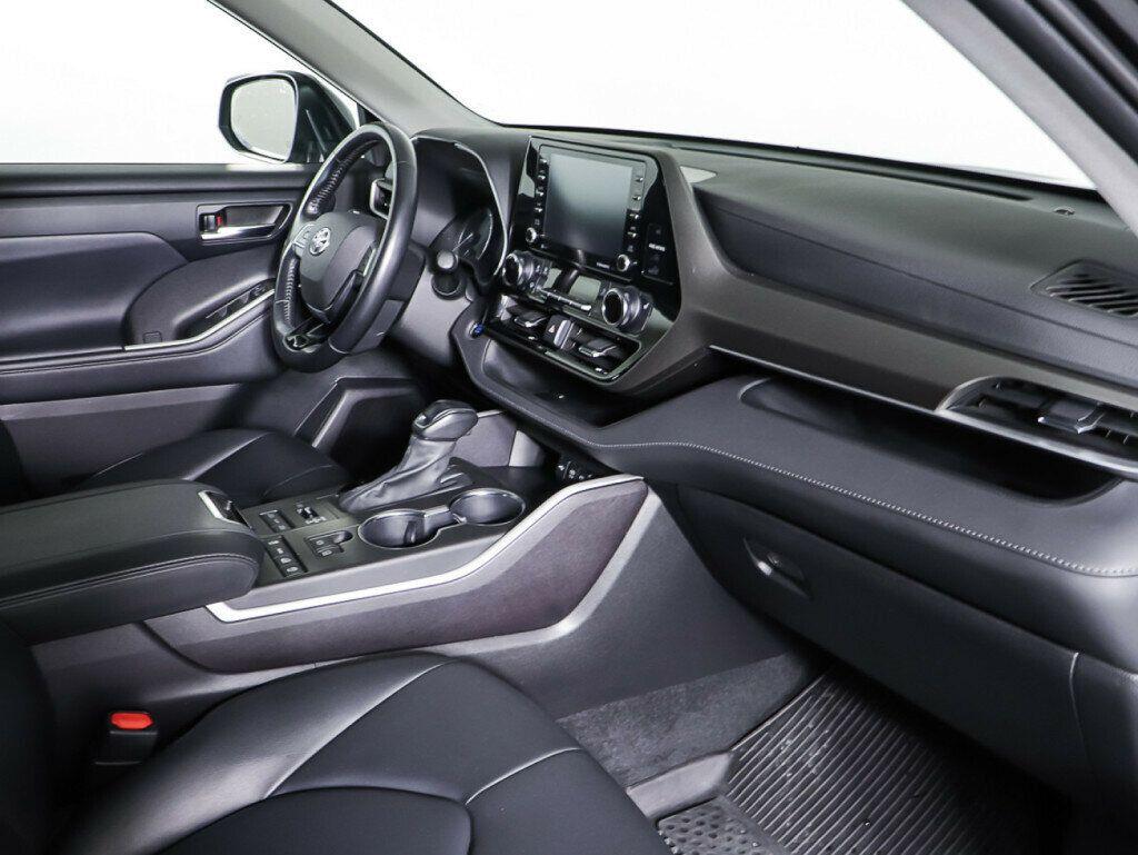 Toyota Highlander 2022, черный