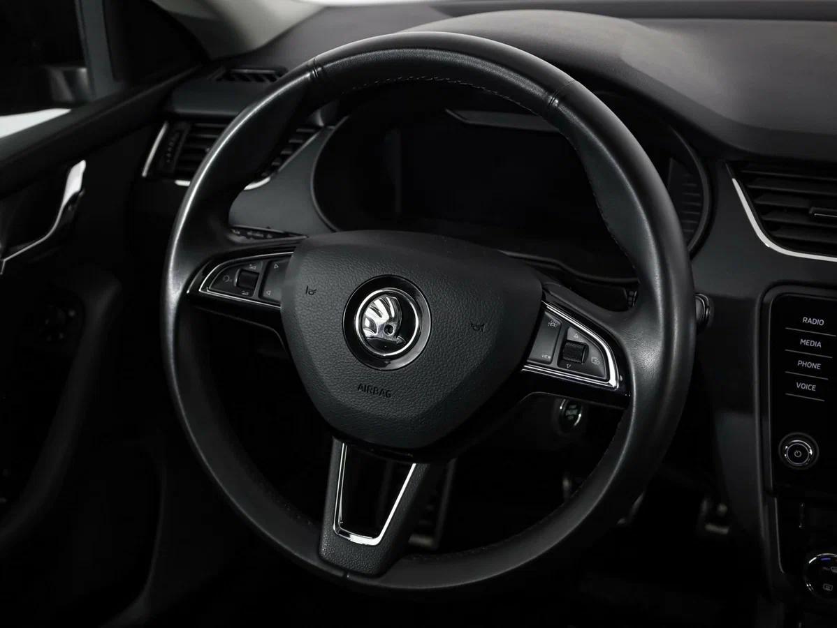 Skoda Octavia 2019, черный