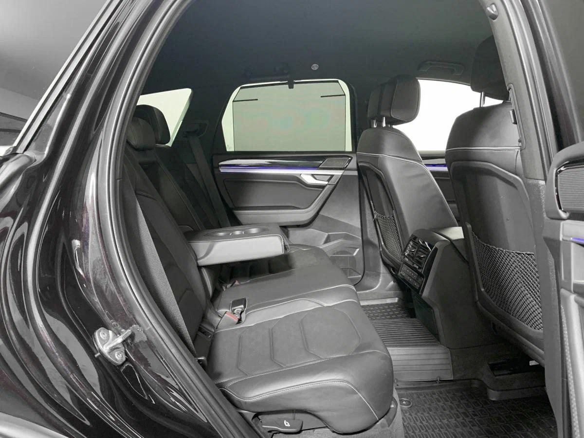 Volkswagen Touareg 2023, черный