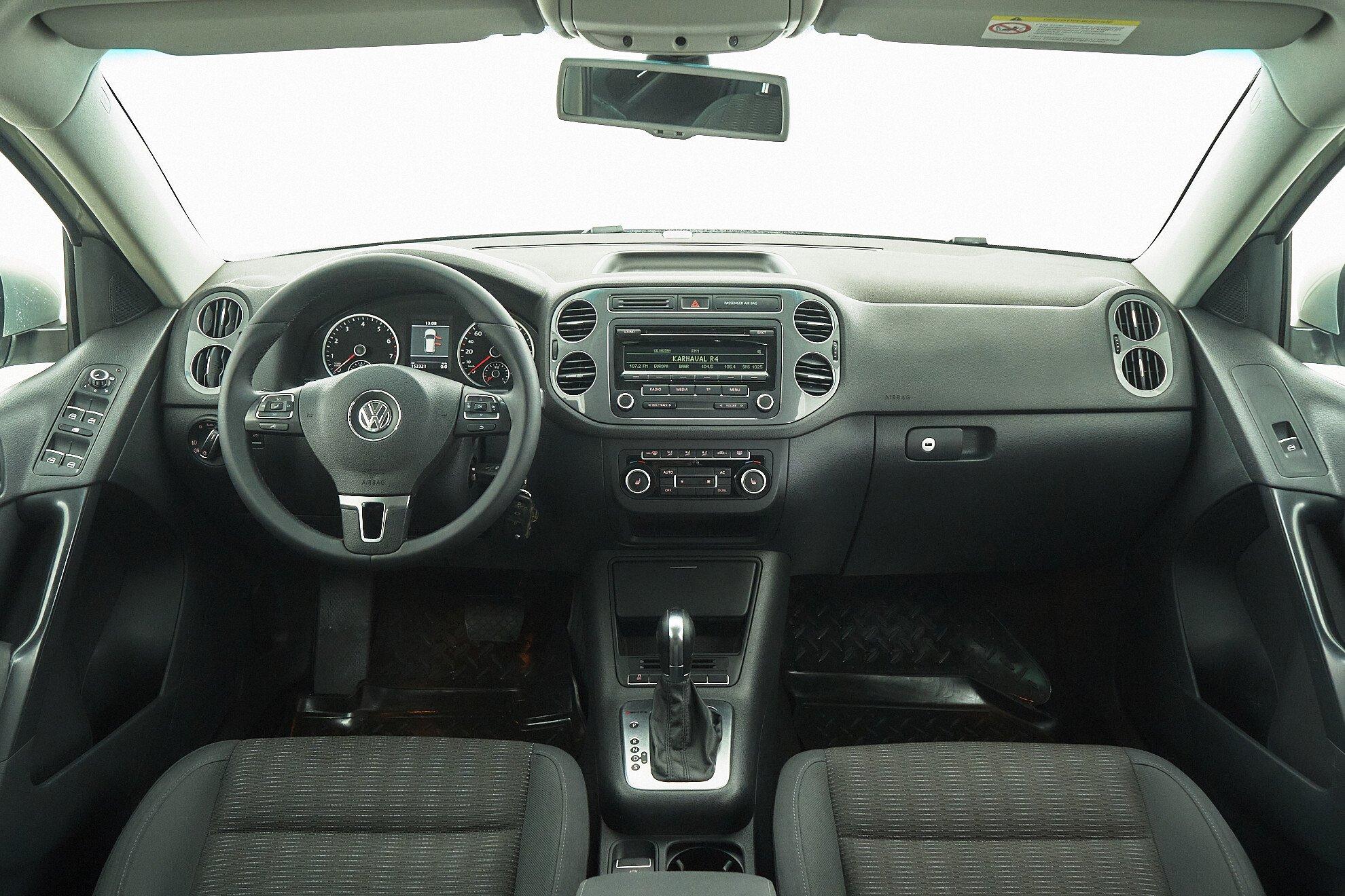 Volkswagen Tiguan 2014, серебряный