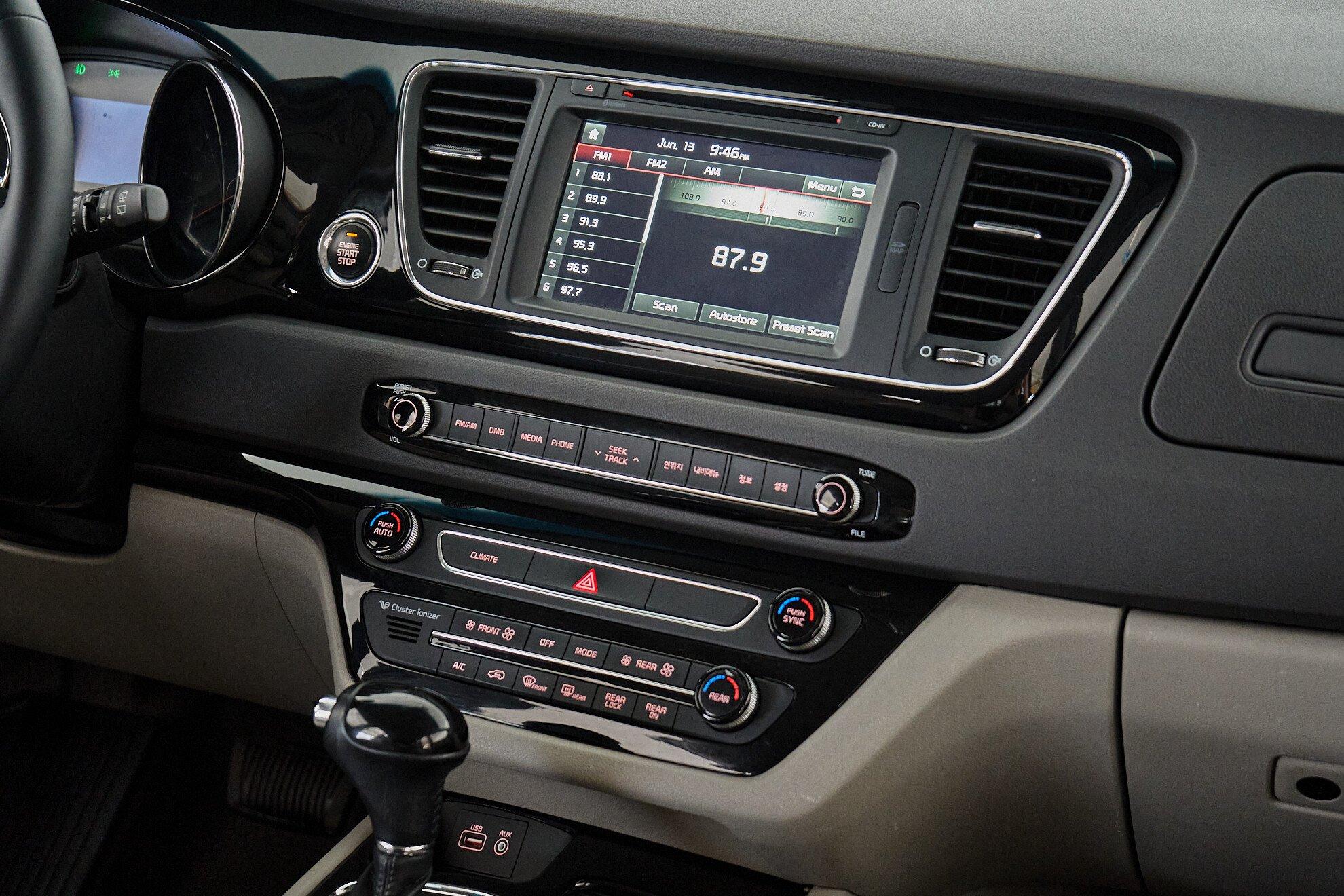 Kia Carnival 2016, черный