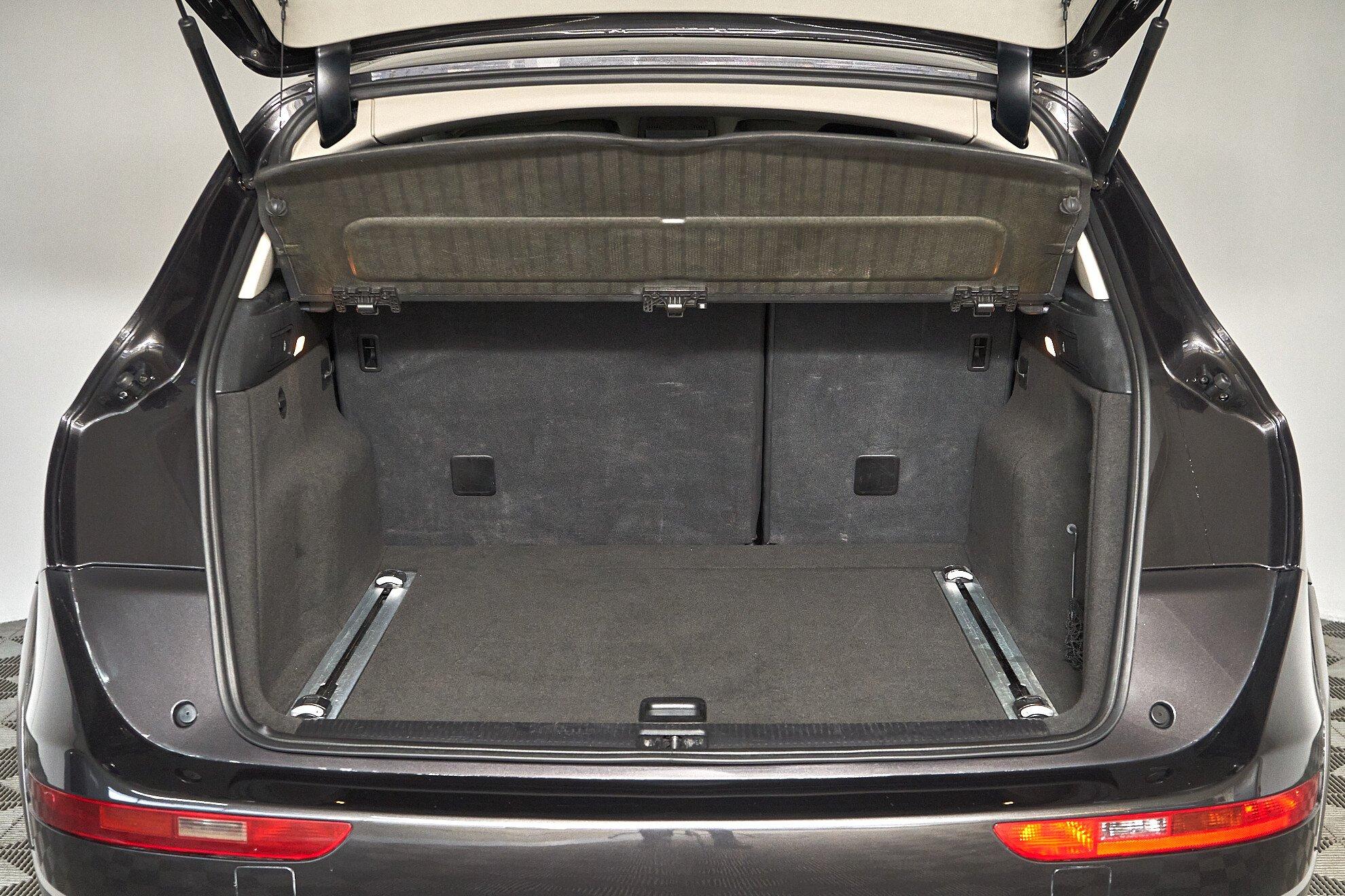 Audi Q5 2009, черный