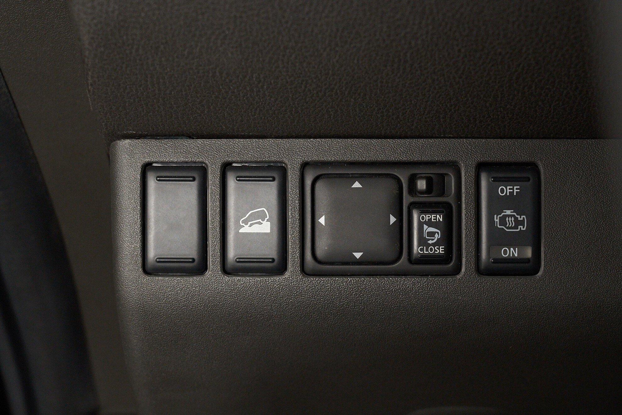 Nissan Pathfinder 2008, черный