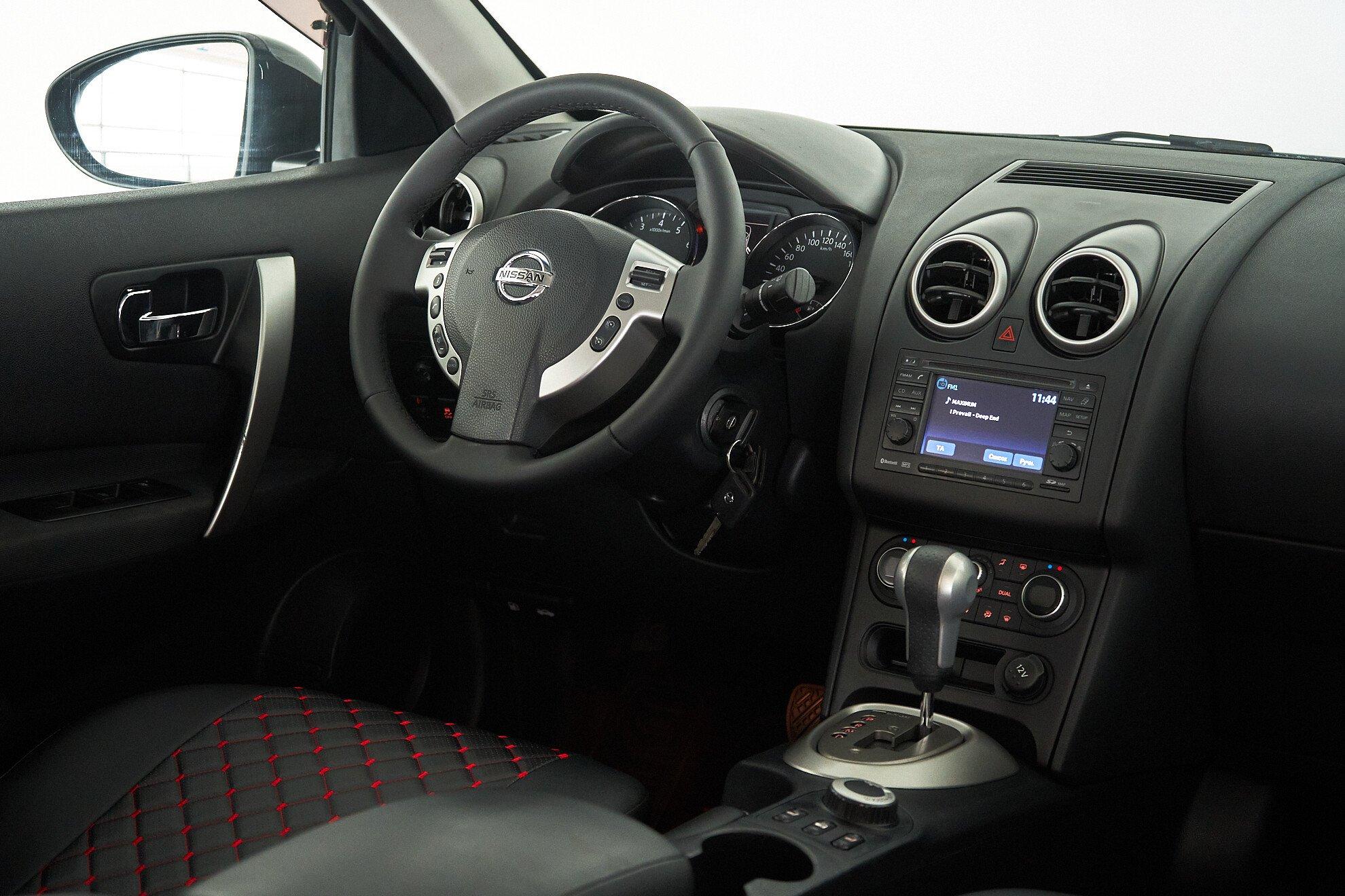 Nissan Qashqai 2011, черный