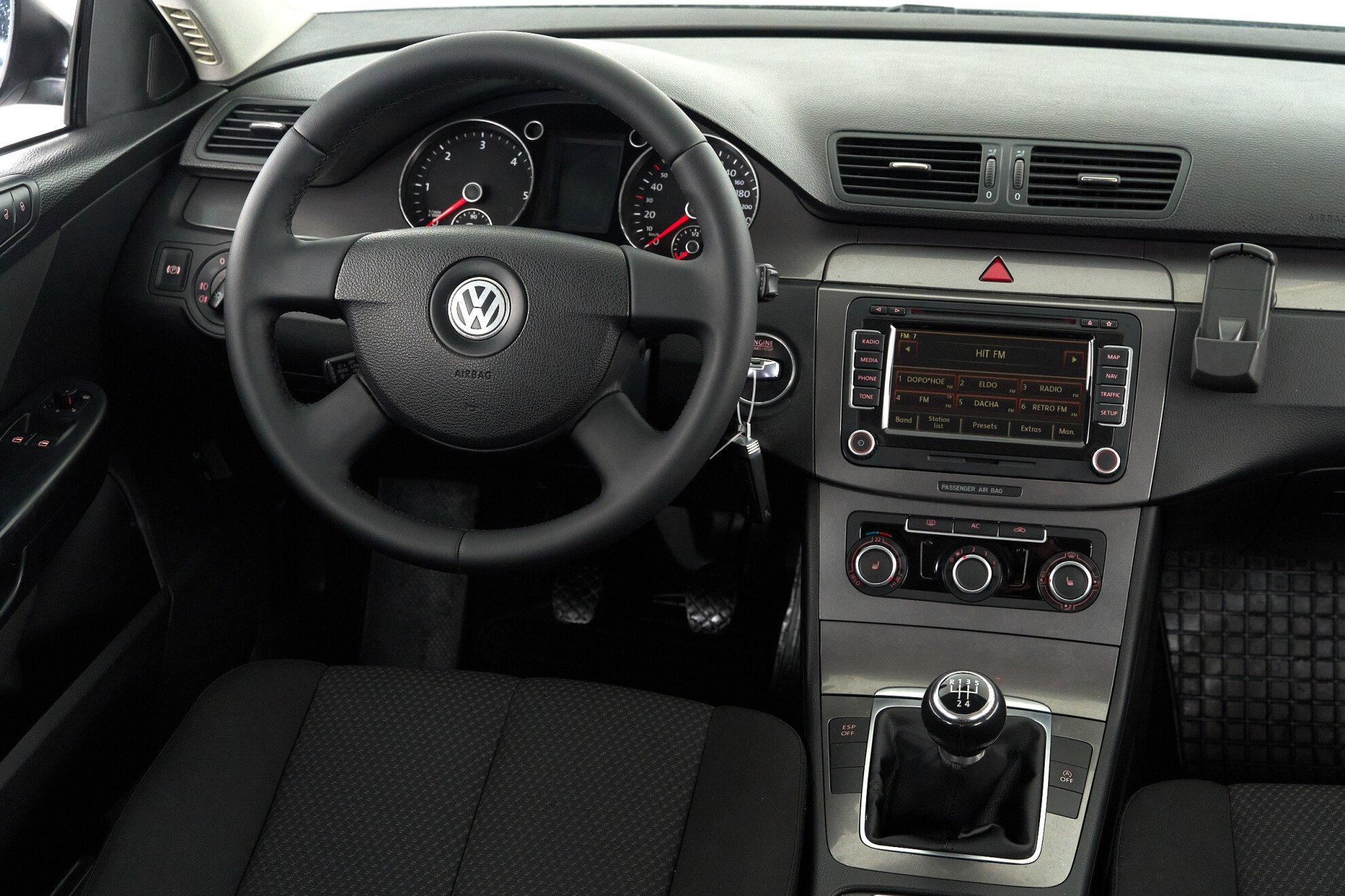 Volkswagen Passat 2010, черный