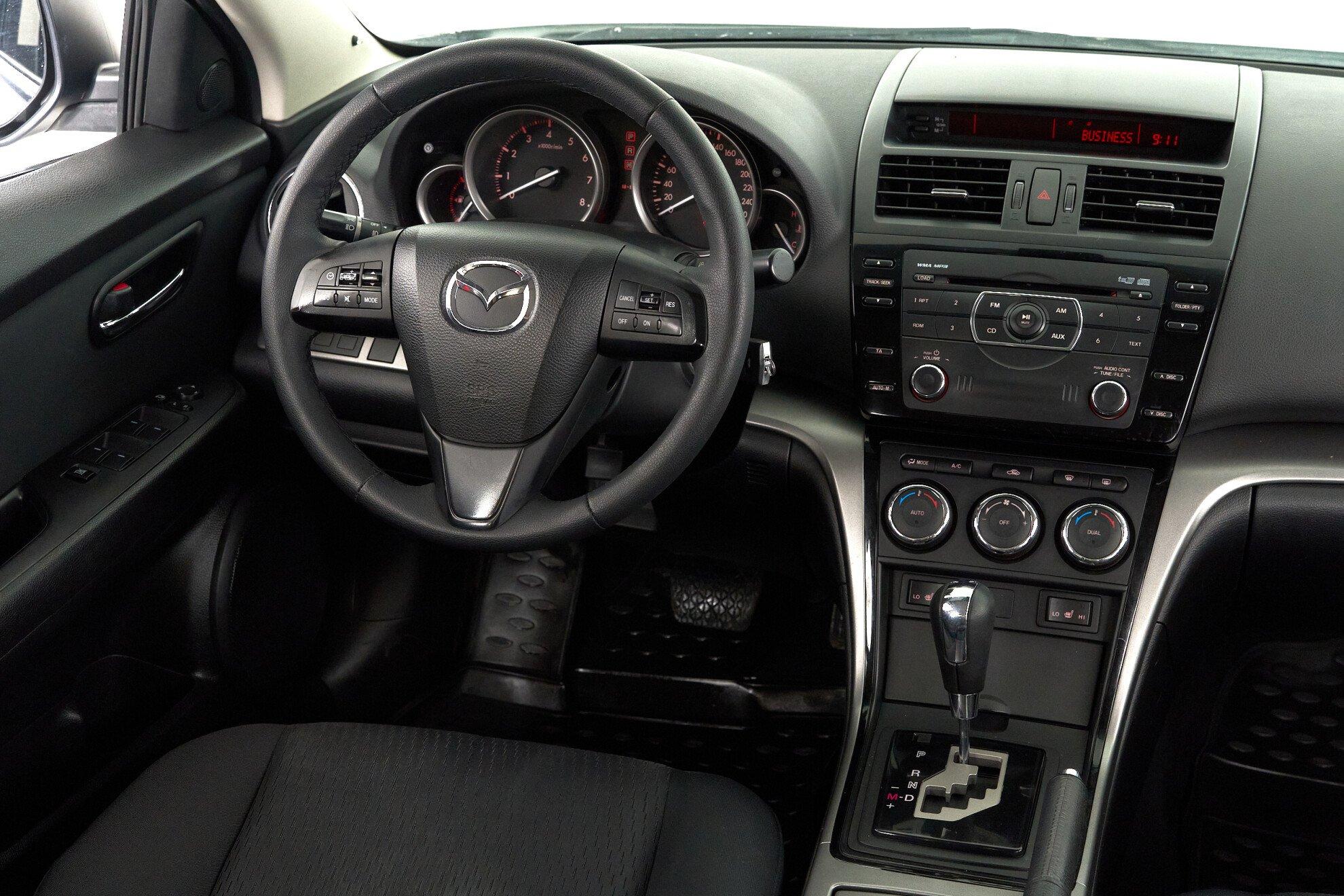 Mazda 6 2011, белый