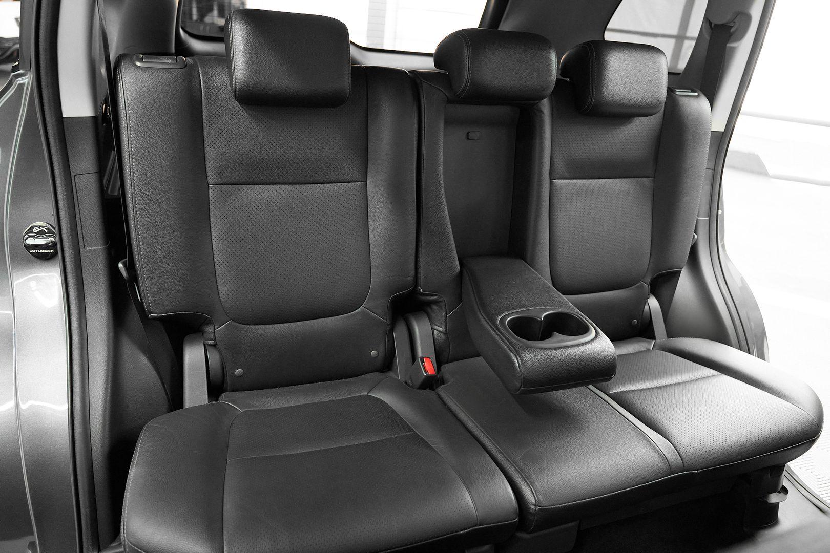Mitsubishi Outlander 2018, серый