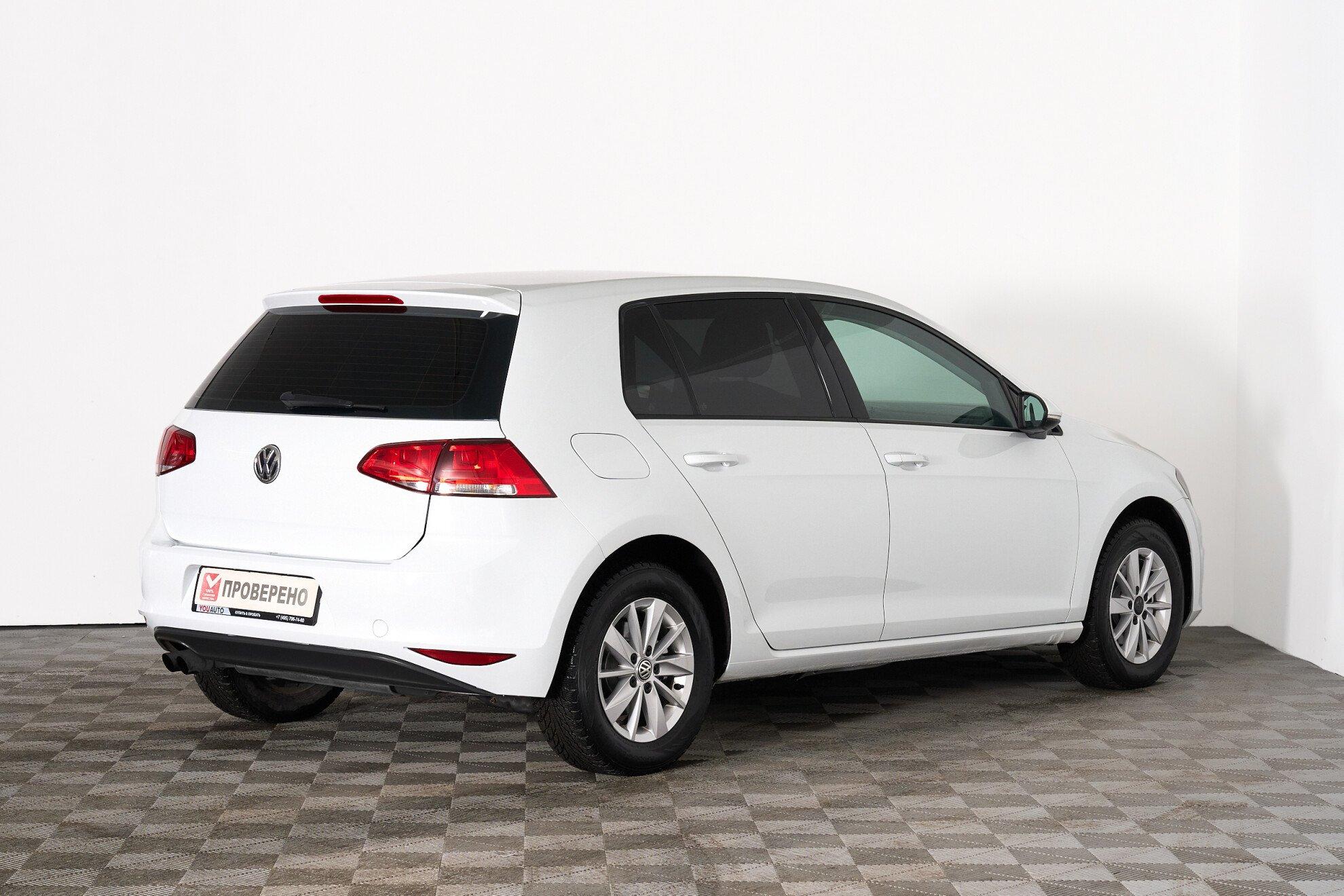 Volkswagen Golf 2013, белый