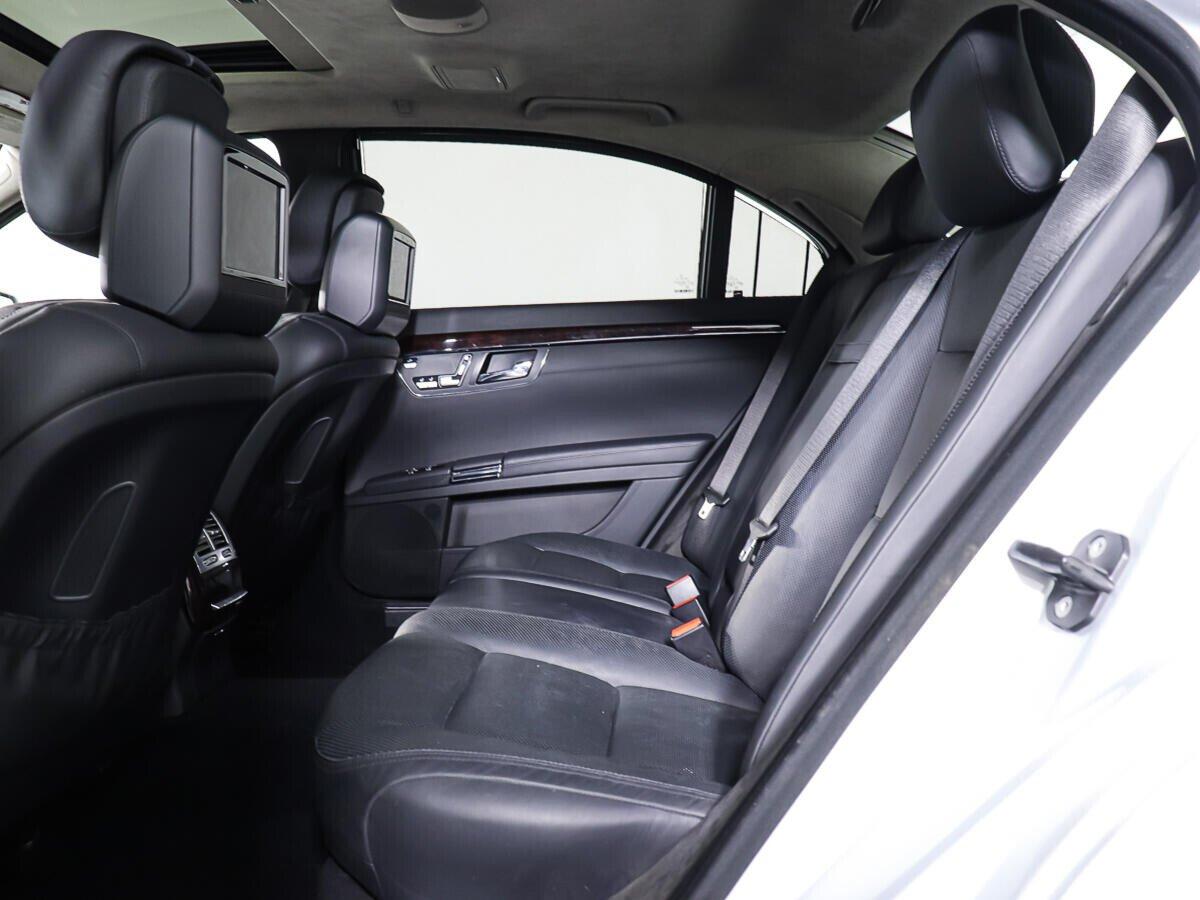 Mercedes-Benz S-Класс 2011, серебряный