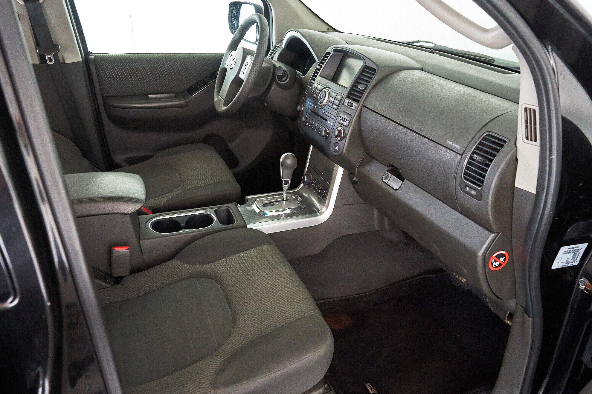 Nissan Pathfinder 2011, черный