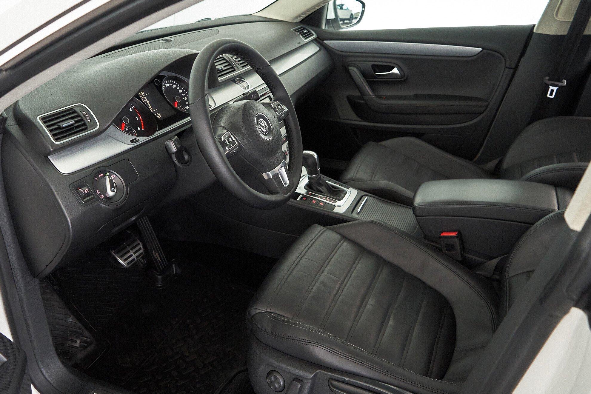 Volkswagen Passat CC 2012, белый