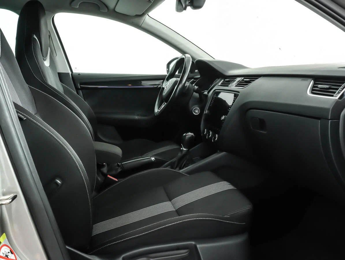 Skoda Octavia 2019, бежевый