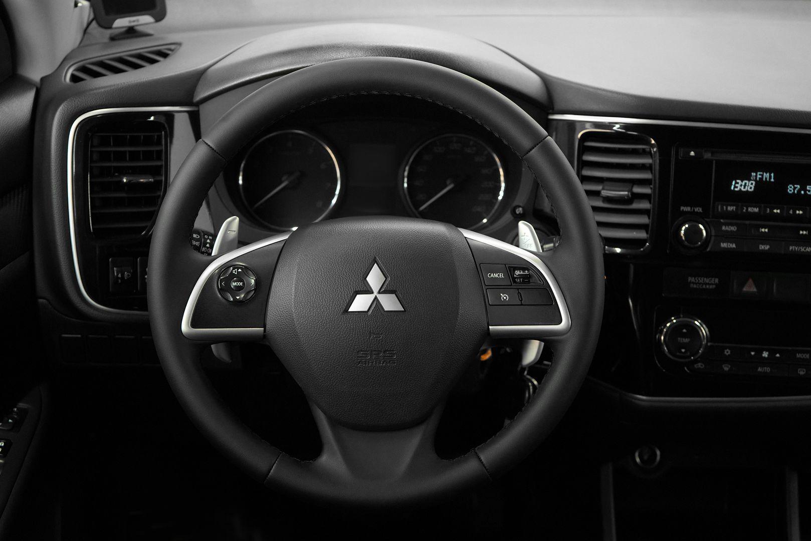 Mitsubishi Outlander 2014, черный