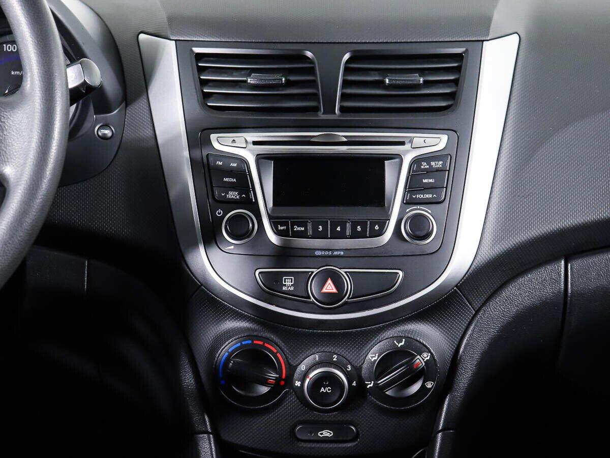 Hyundai Solaris 2016, белый