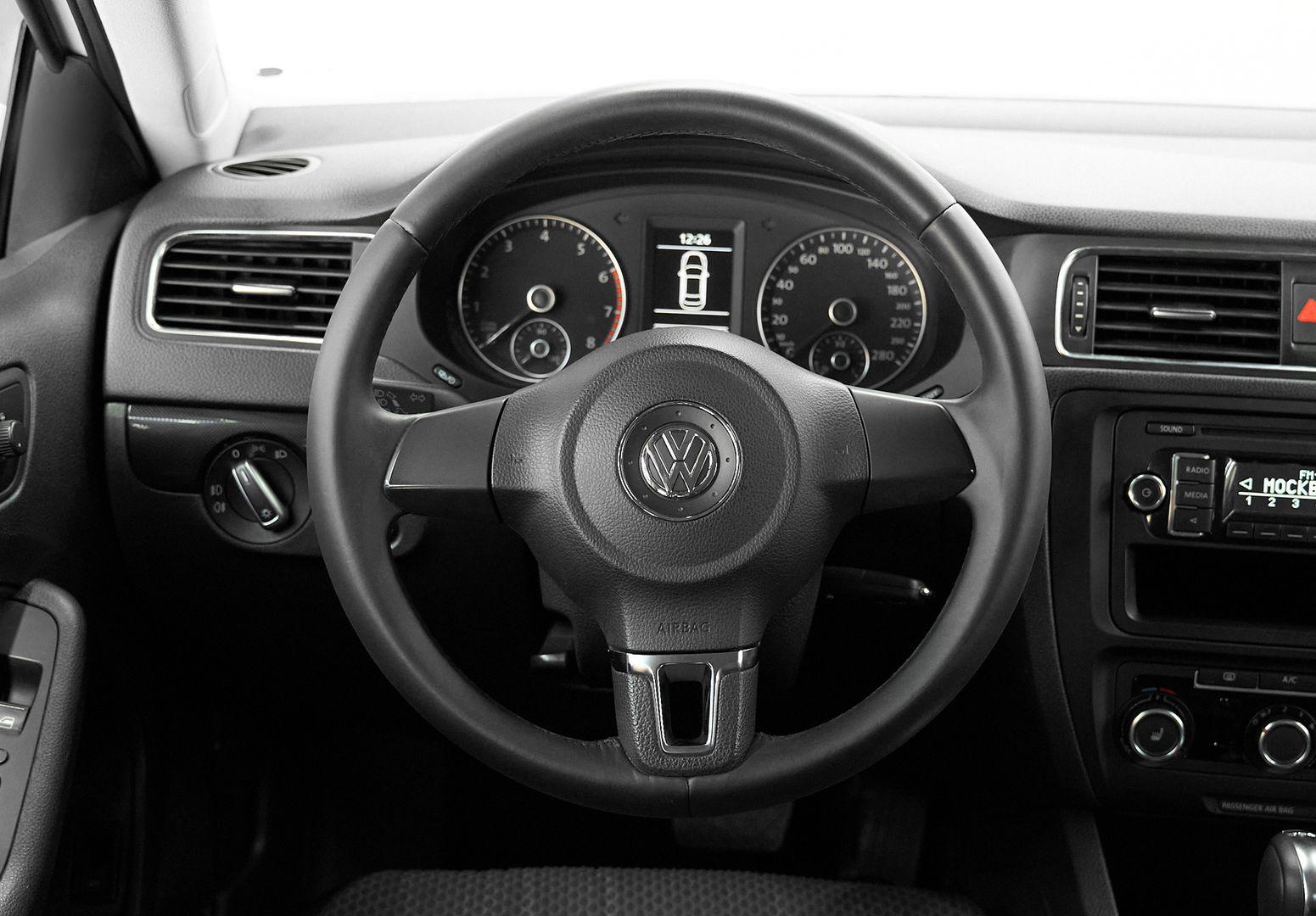 Volkswagen Jetta 2012, белый