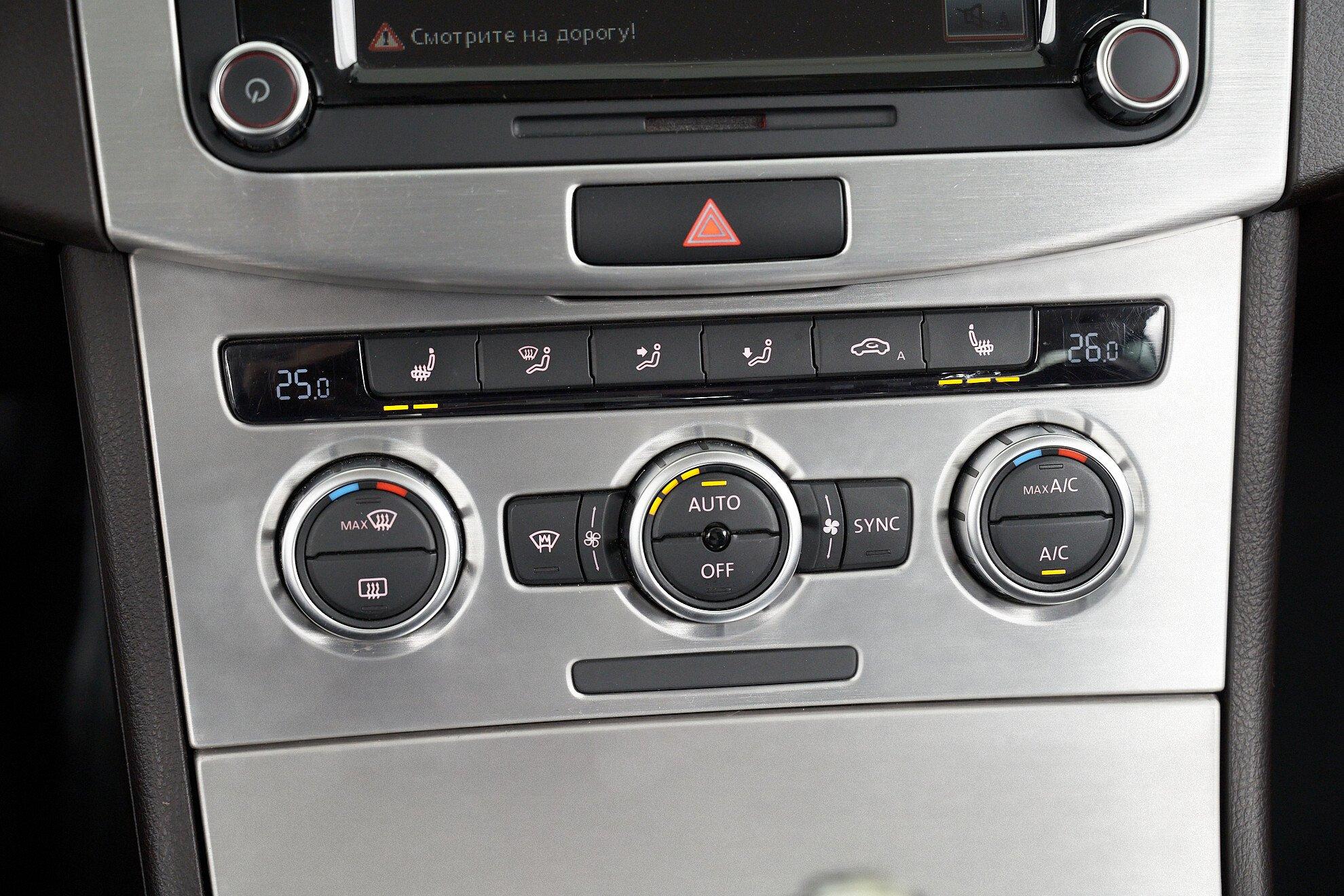Volkswagen Passat 2013, бежевый
