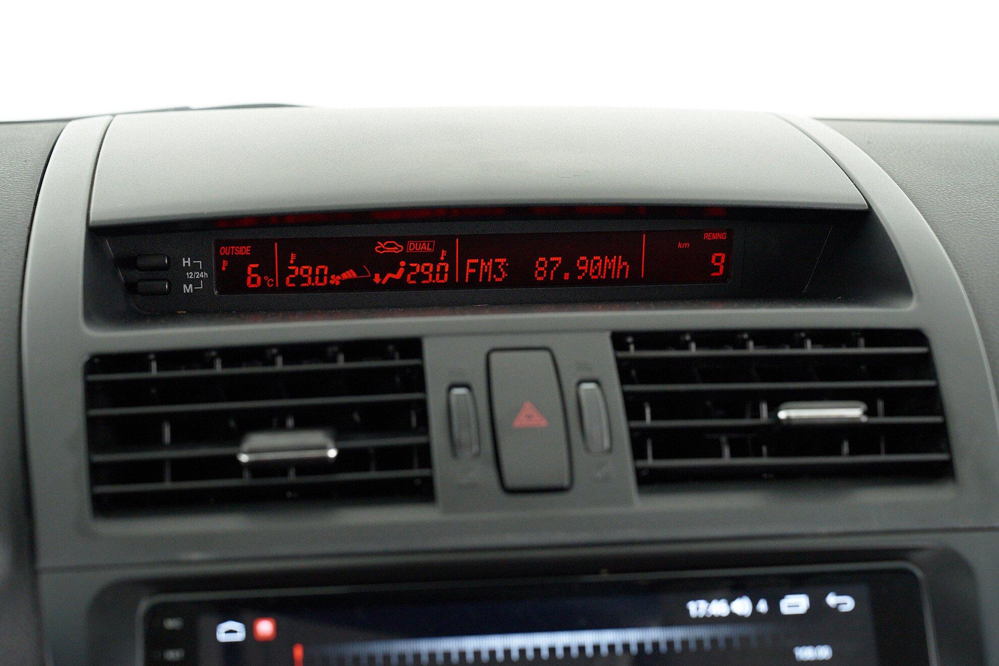 Mazda 6 2011, белый