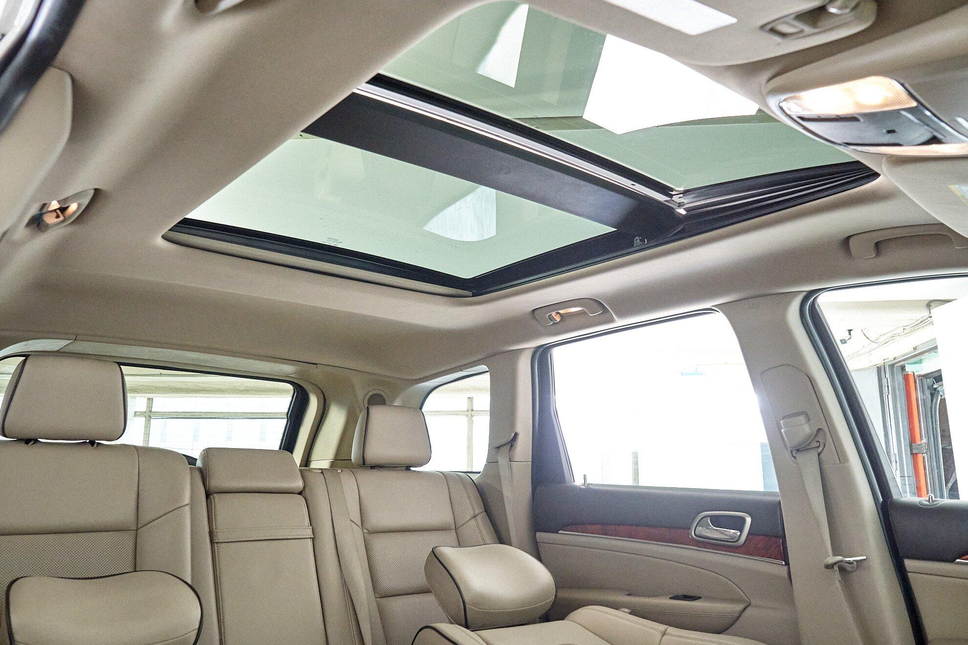 Jeep Grand Cherokee 2010, белый