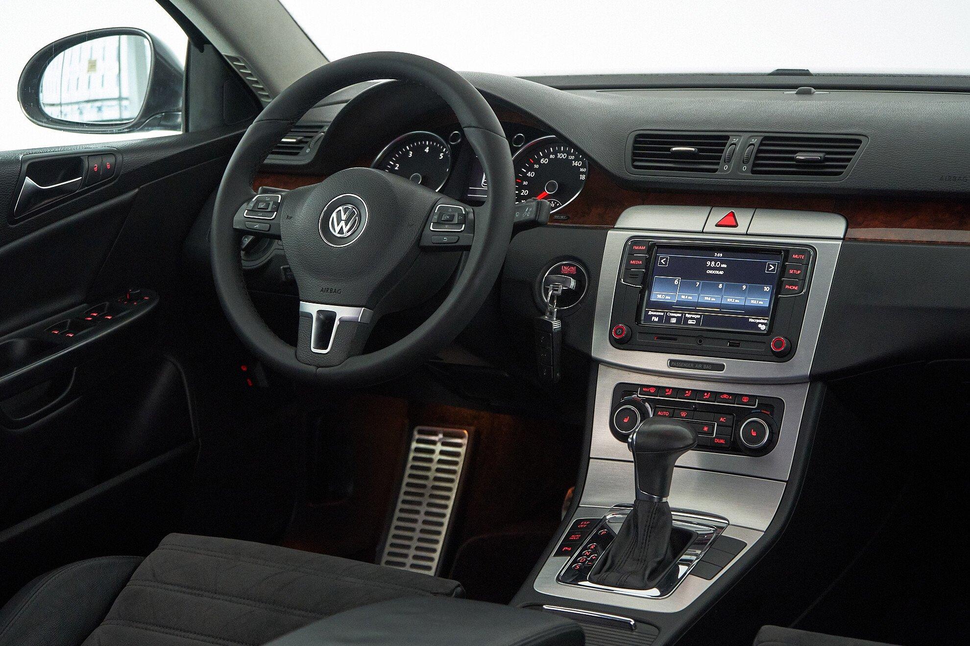 Volkswagen Passat 2010, коричневый